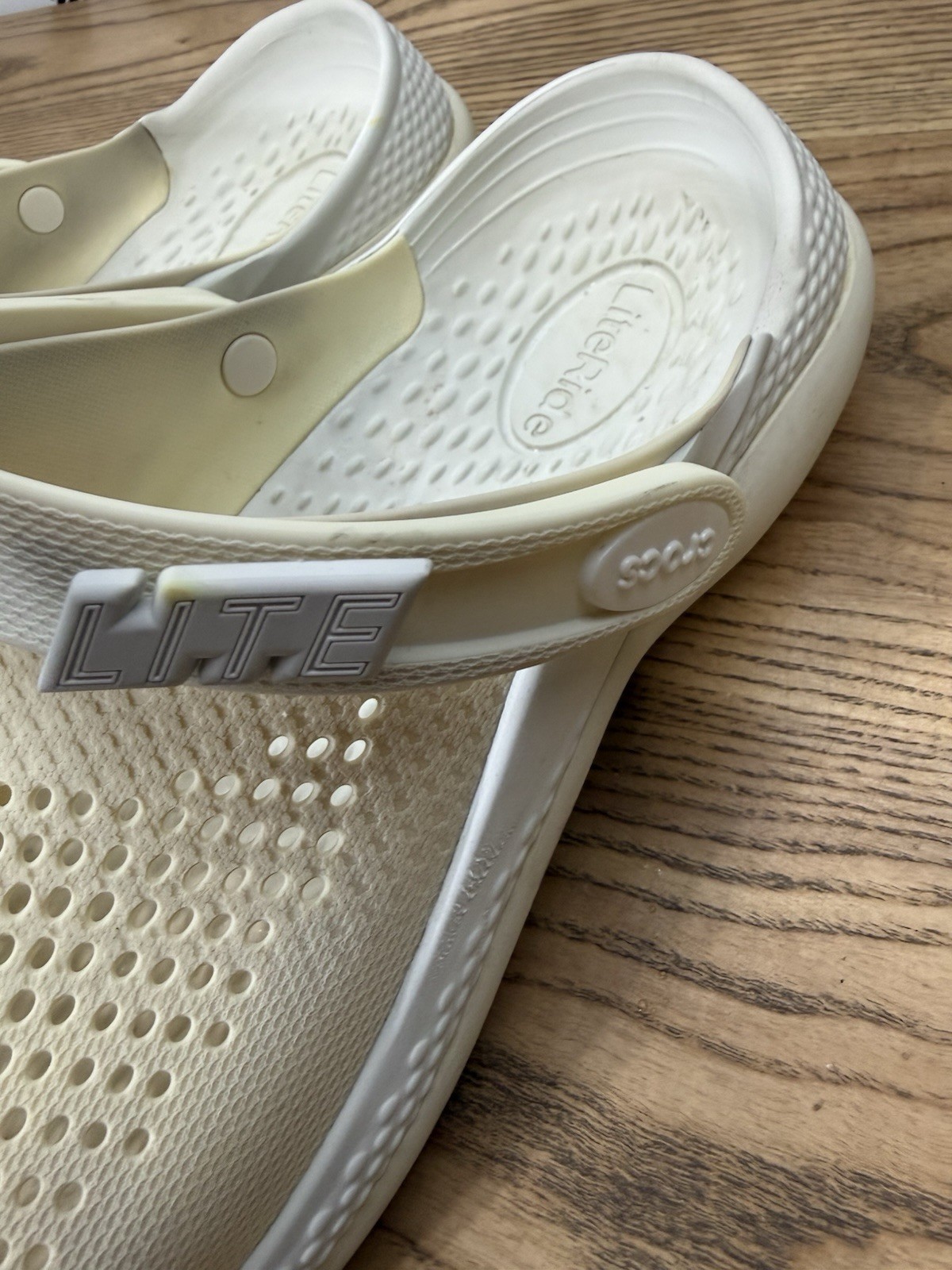 Crocs Unisex LiteRide 360 Clog Sandals M8 W10 Off White Closed Toe Lightweight