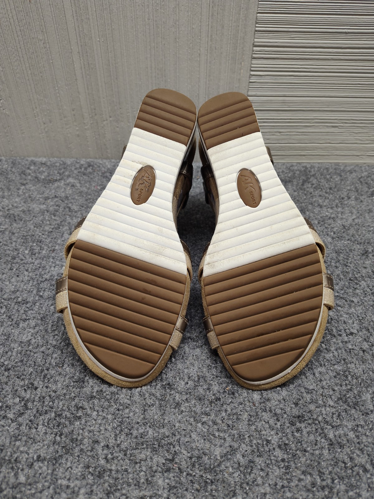AK Sport Women Sandal Shoe 7M Beige Gold Strappy Wedge Comfort Summer Casual