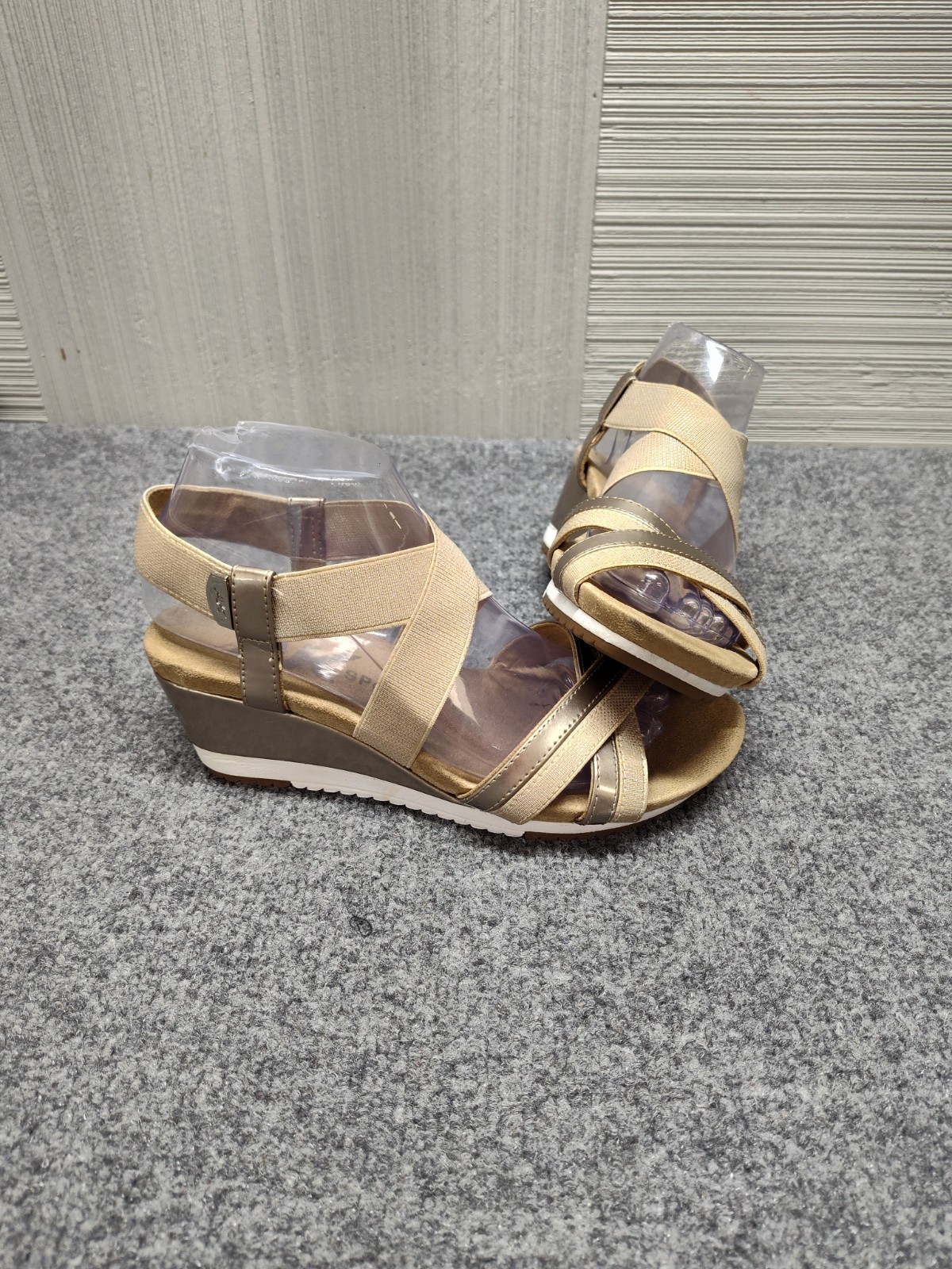 AK Sport Women Sandal Shoe 7M Beige Gold Strappy Wedge Comfort Summer Casual