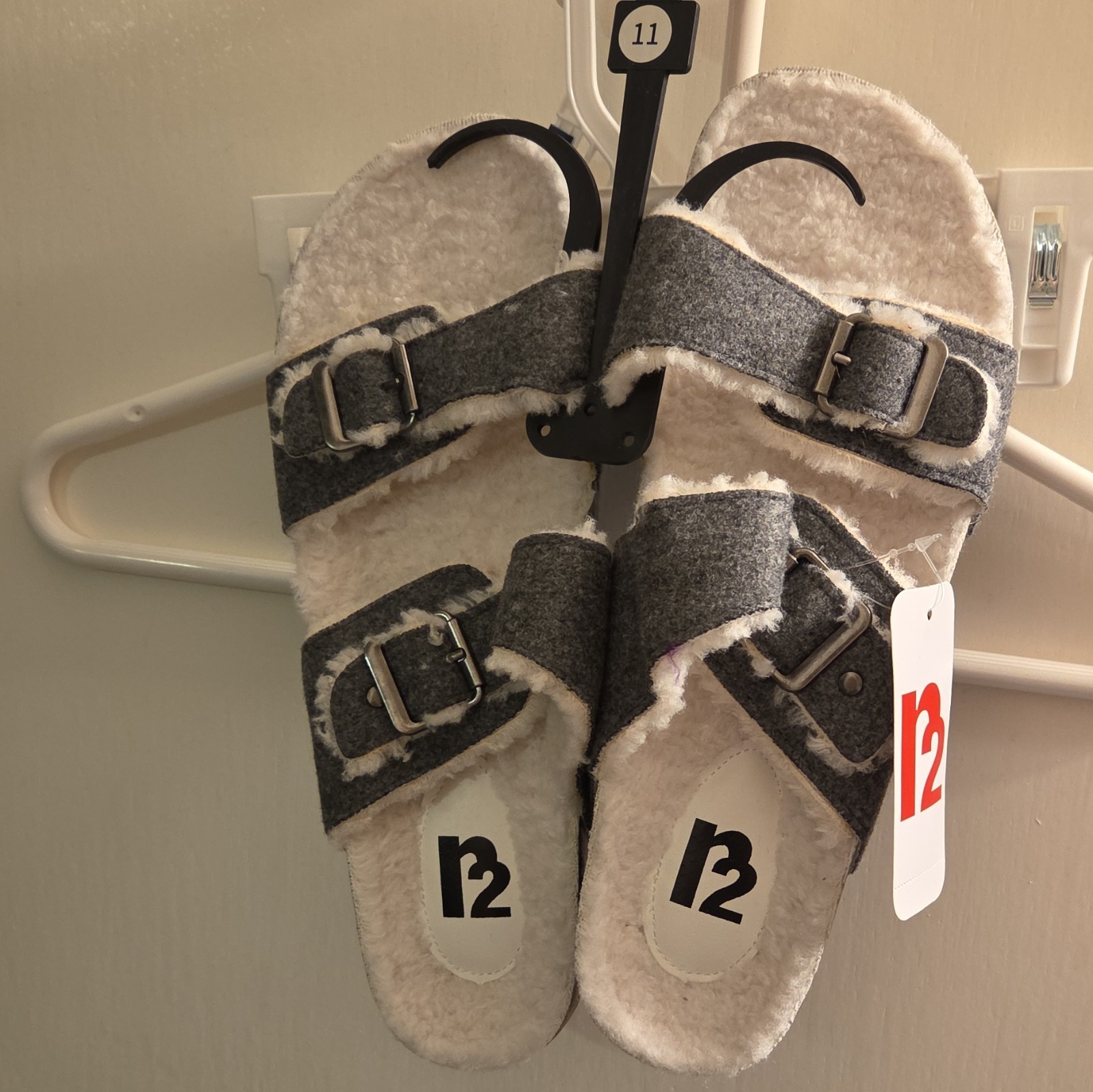 r2 Women’s Gray Felt Slide Sandals Faux Fur Lined Buckle Adjustable, 11