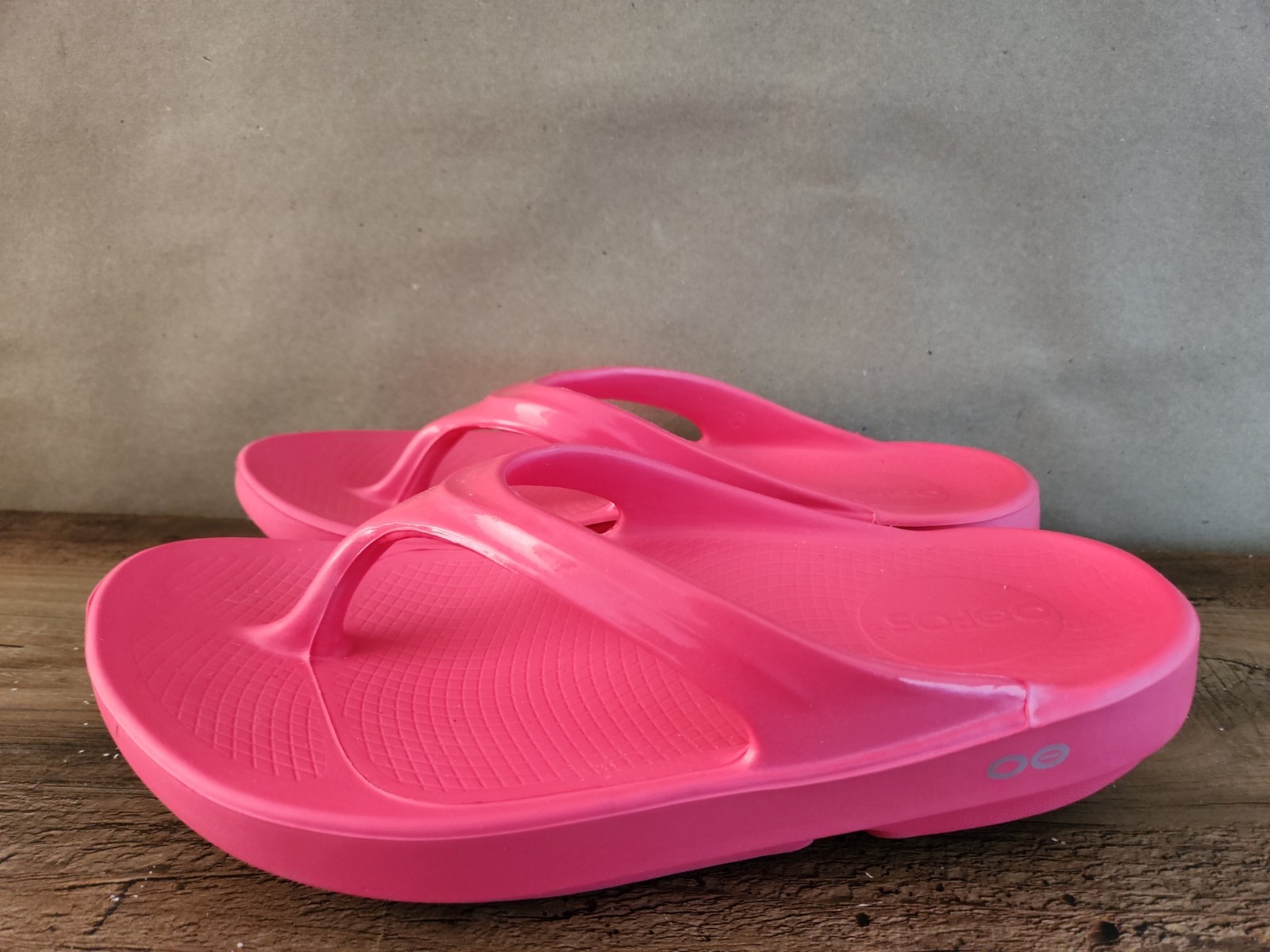 OOFOS OOriginal Thong Womens Size 8 Hot Pink Thong Flip Flop Sport Sandals