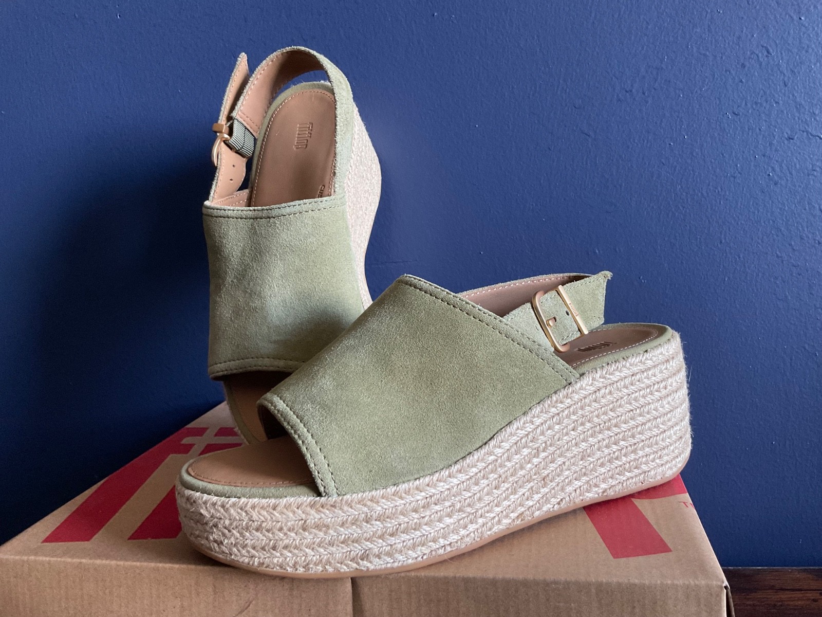 Fitflop Sandle. Comfy. Brand New. Green suede. Womens US 8EU 39. FREE SHIPPING