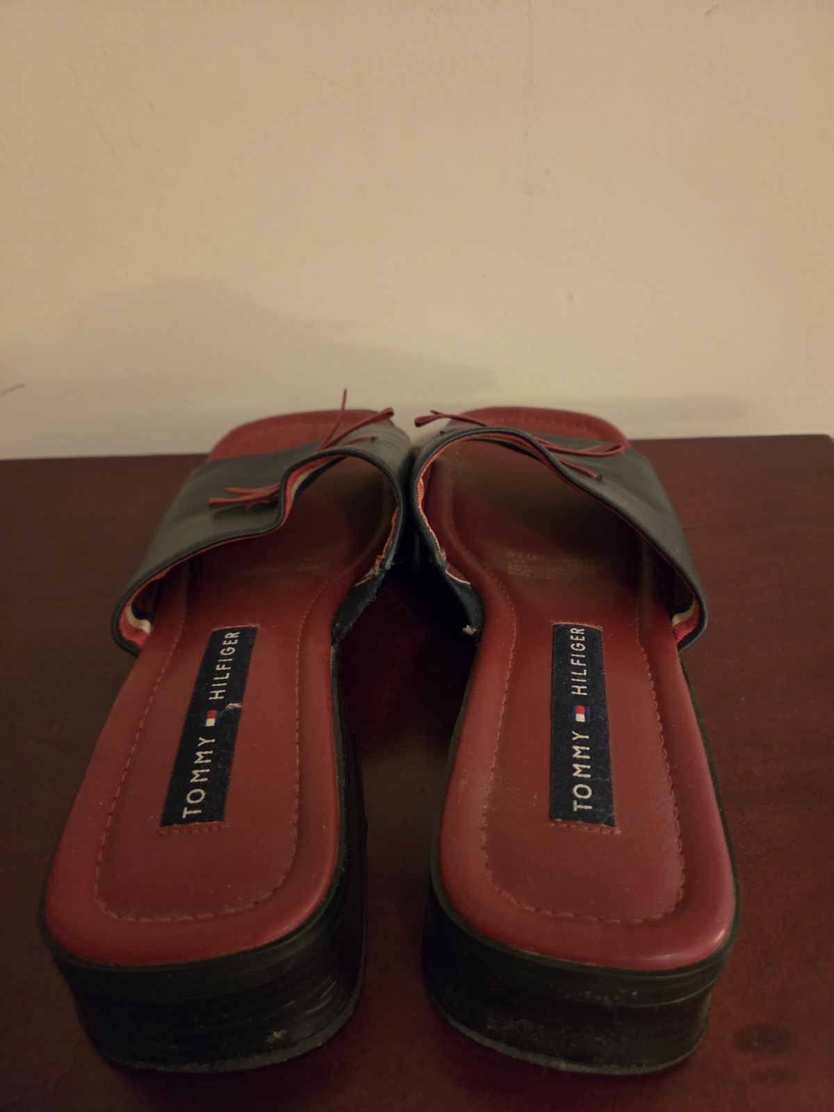 Tommy Hilfiger Women’s Slide Low 1.5″ Heel Burgundy & Navy Slide Sandals 10