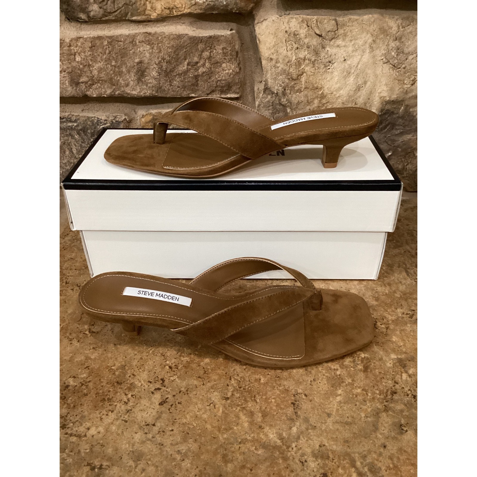 Steve Madden Tracie Chestnut Suede Kitten Heel Thong Sandal Square Toe Brown 9.5
