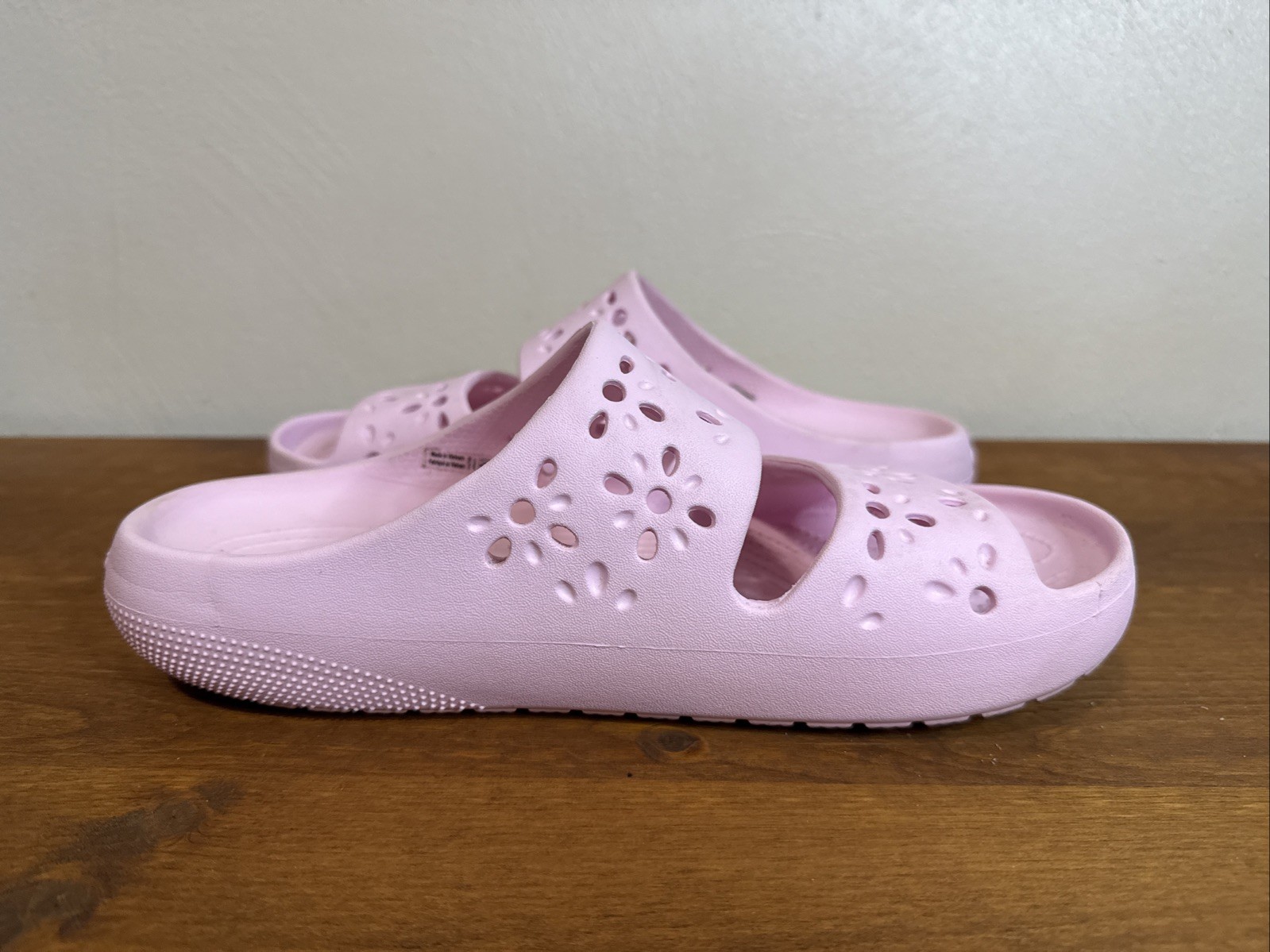 Crocs Women’s Classic Cut Out Floral Slide Sandals Milk Pink Size 11 Beach Water
