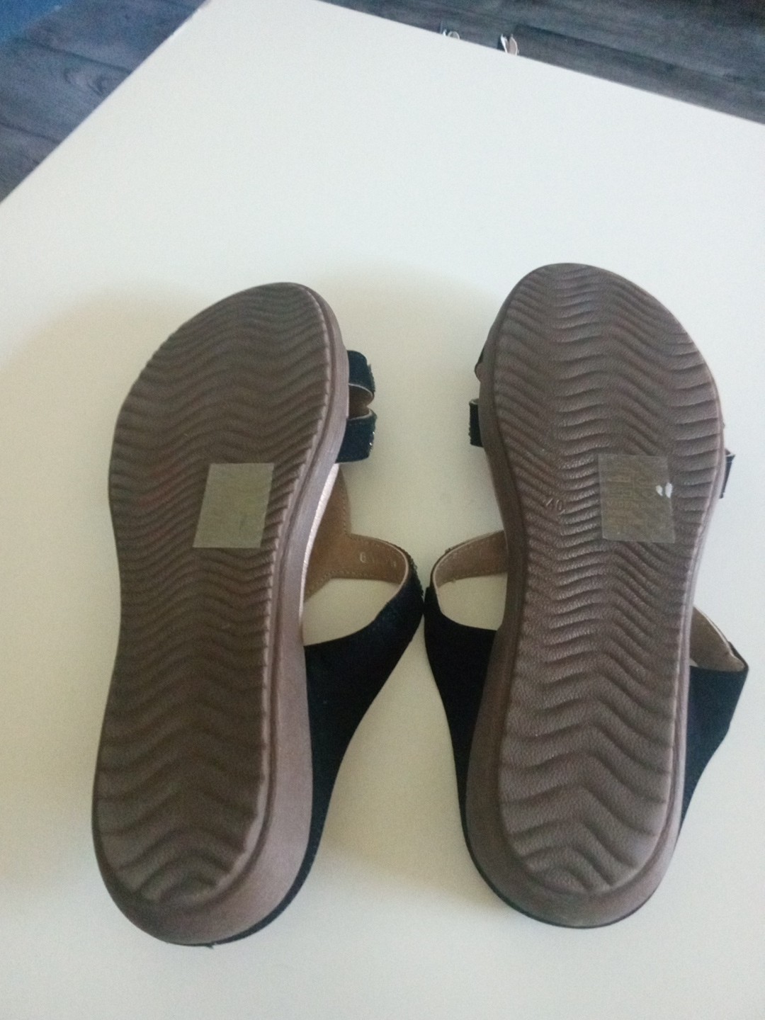 Good Choice Stylish Sandals,New,Sz40, Look At Pictures.