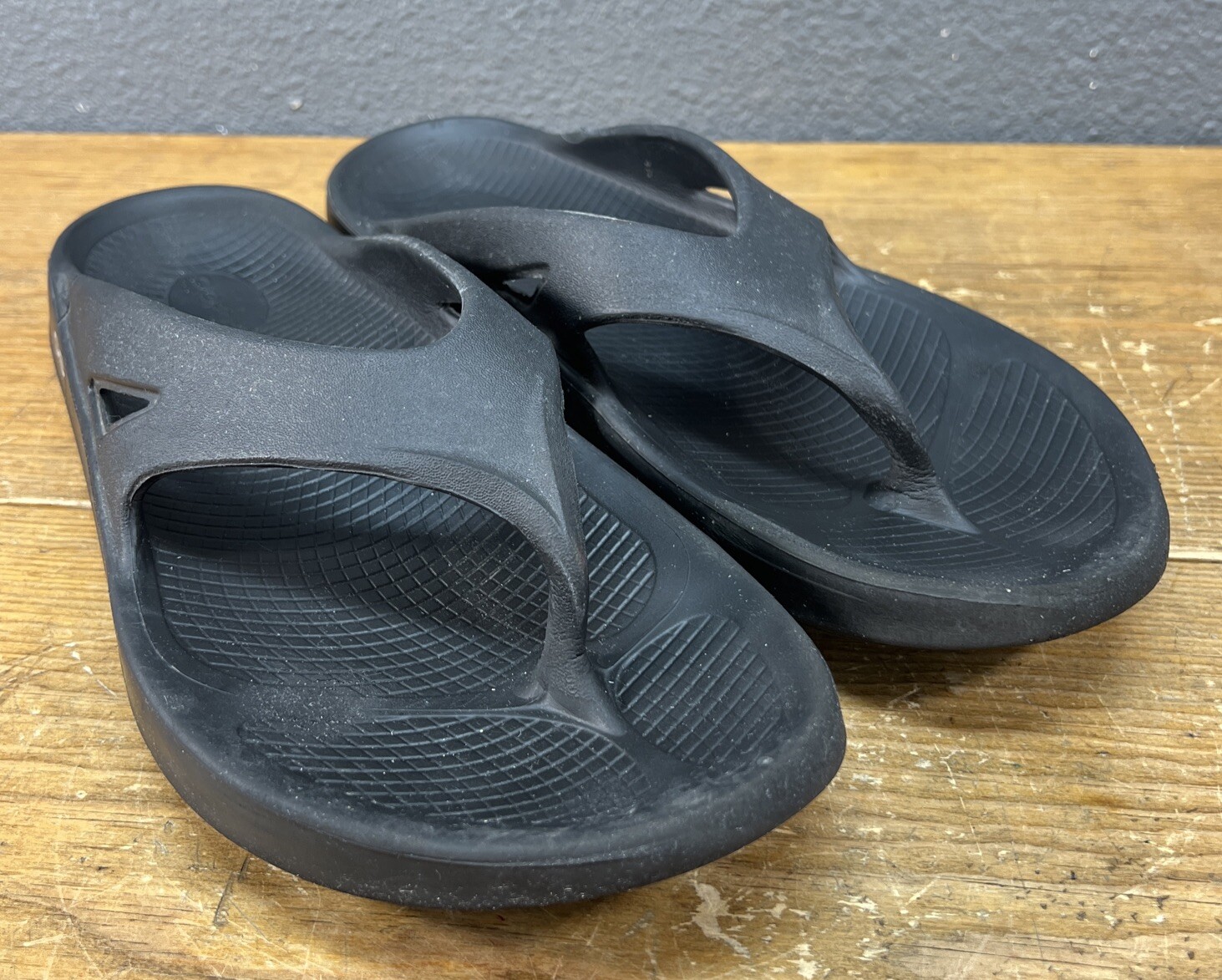 Oofos Men’s 12 Women’s 14 Oofos Original Sandals Flip Flops Black