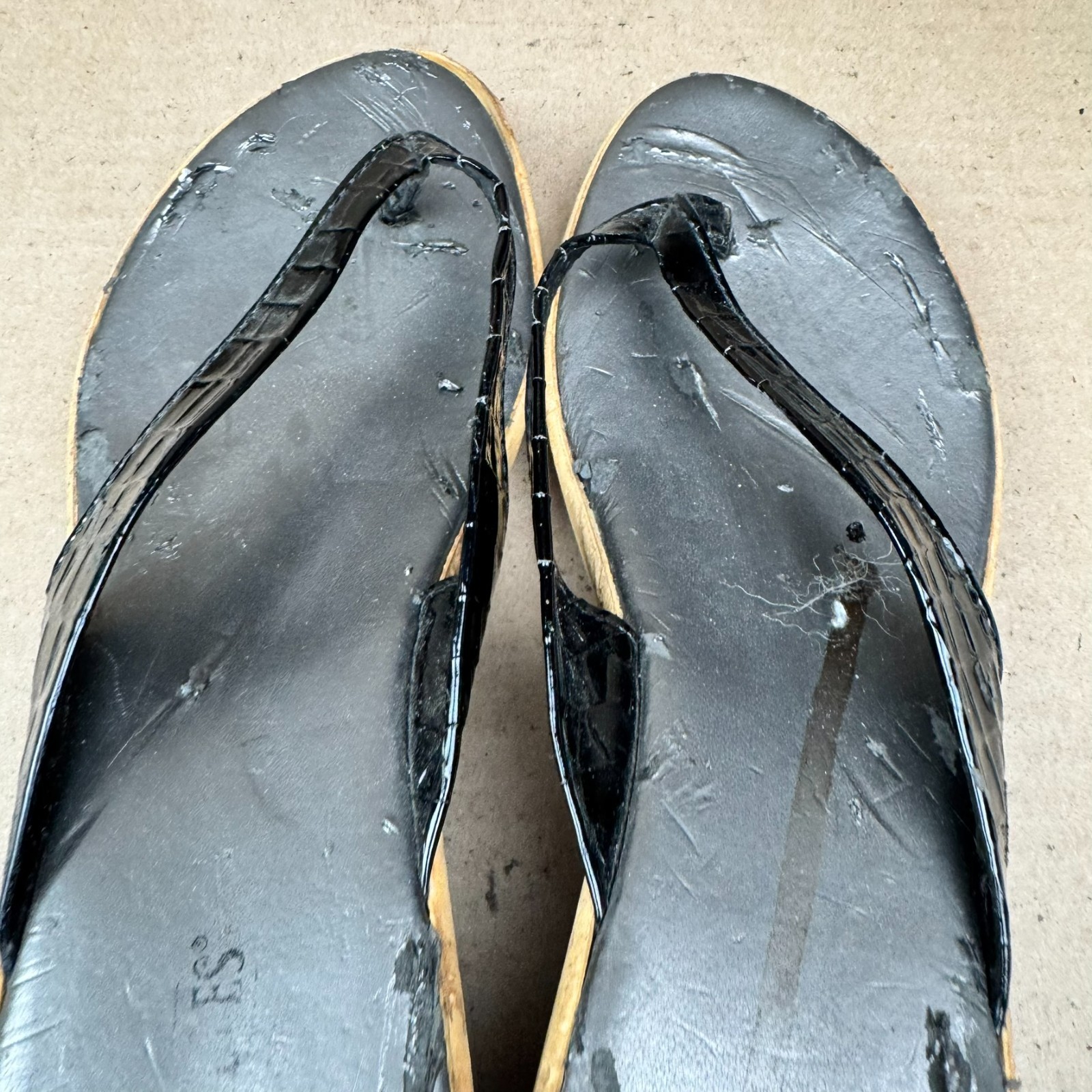 Women’s Black Crocodile Faux Leather Wedge Sandals Made In Italy Size 8 damage