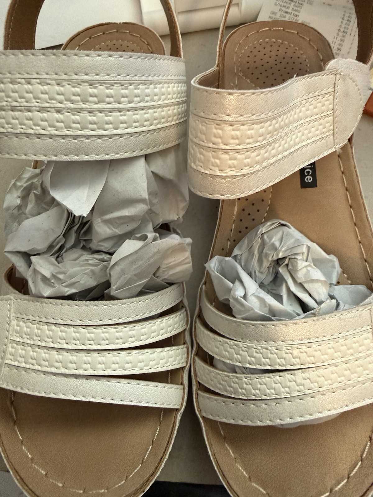 Good Choice Samar White Womens Wedge Sandal White US Size 7- NEW with Box