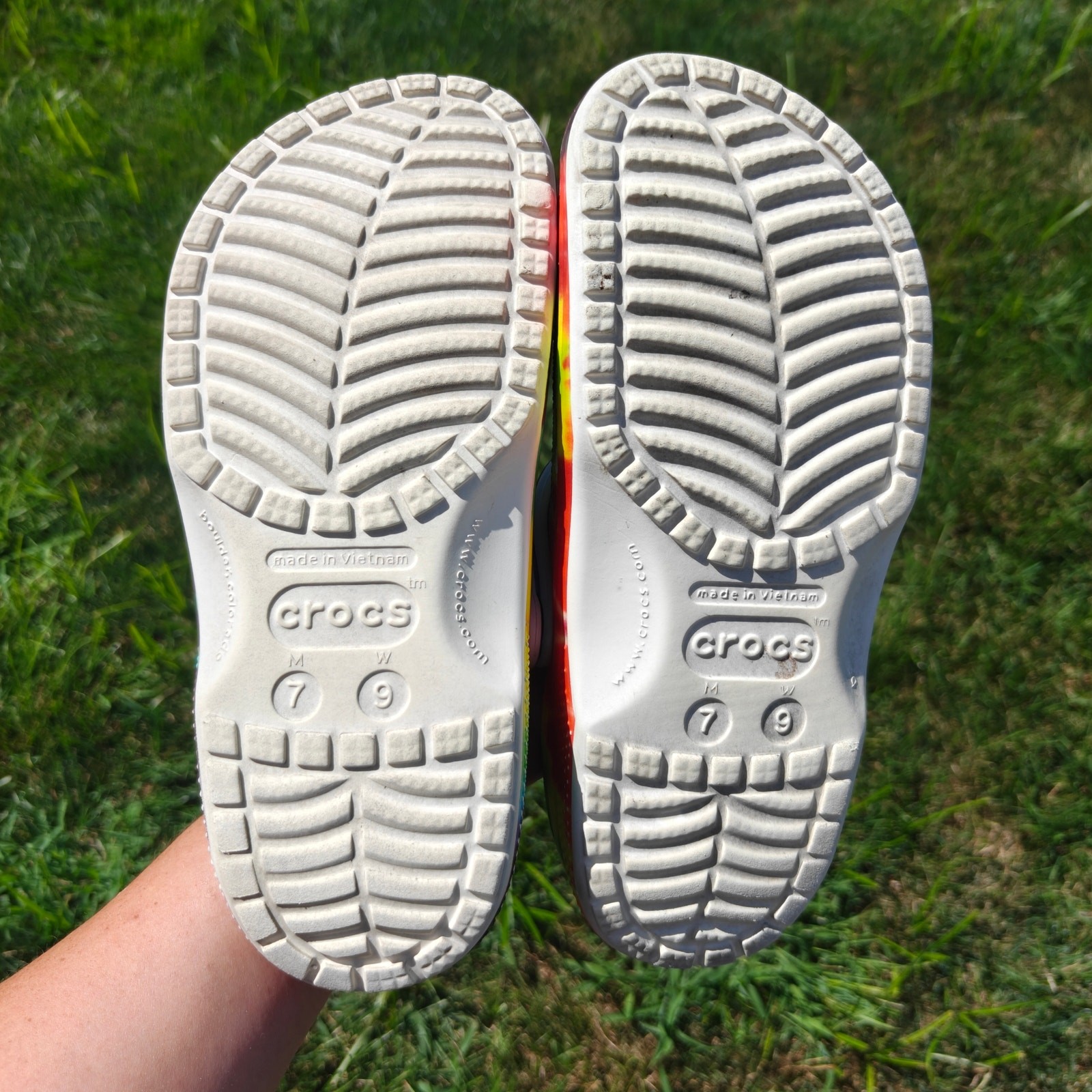 Crocs Classic Tie Dye Clogs Unisex M7 W9 Rainbow Slip On Comfort Shoes Sandals