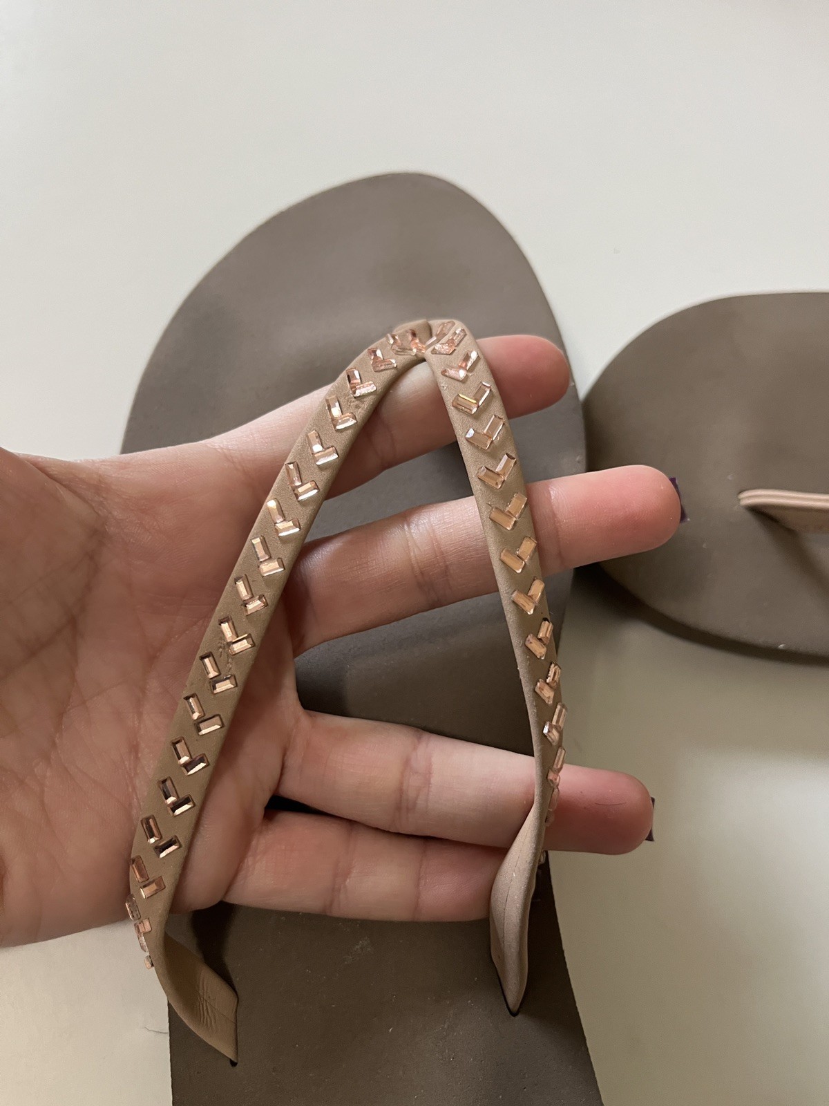 Reef Women’s Sz 10 Beige/Bronze Embellished Rhinestones Flip Flops Summer Soft