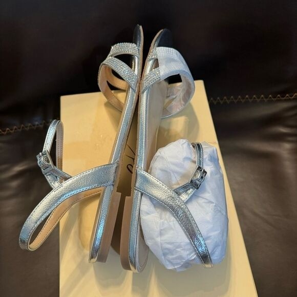 NEW Badgley Mischka Silver Metallic Bridget Embellished Open Toe Sandals 11