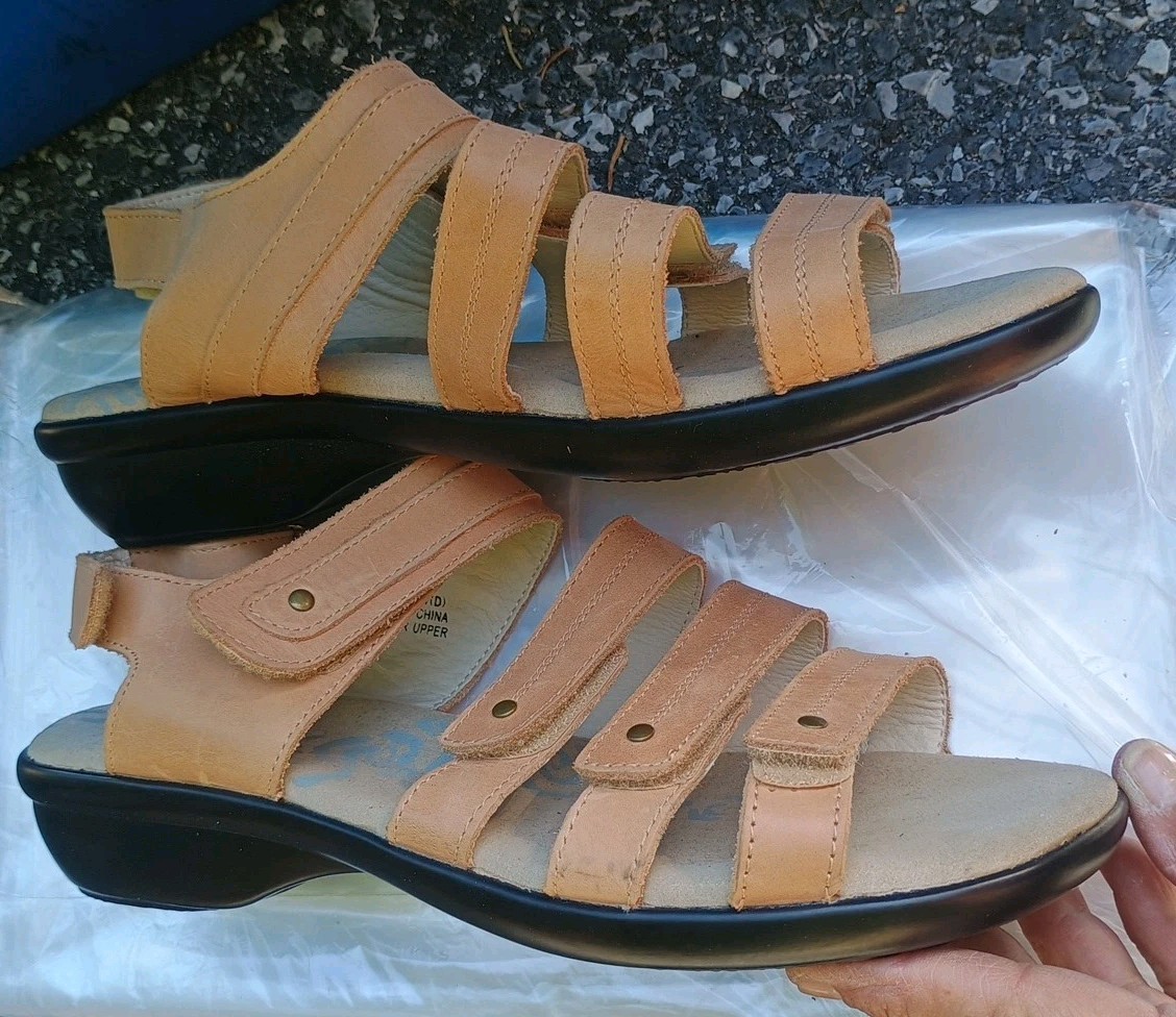 PROPET Strappy Tan Oyster Aurora Leather Sandals Size 9 W 1.25″ Wedge Heels EUC