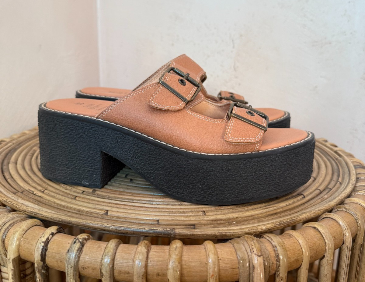 Oasis Society Tan Chunky Sandals 8.5 Womens