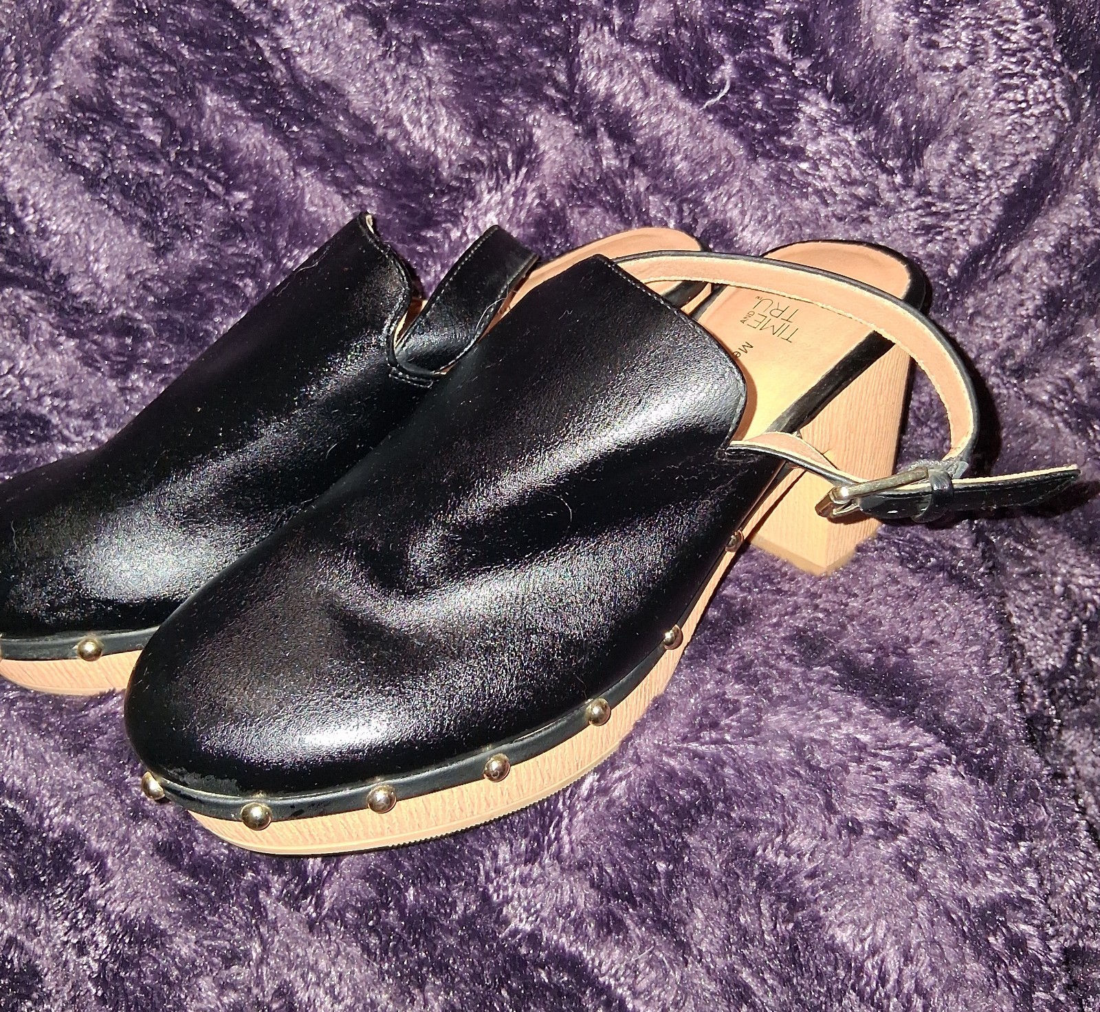Time and Tru Women’s Black Studded Clog Sandals Memory Foam Ankle Strap 9