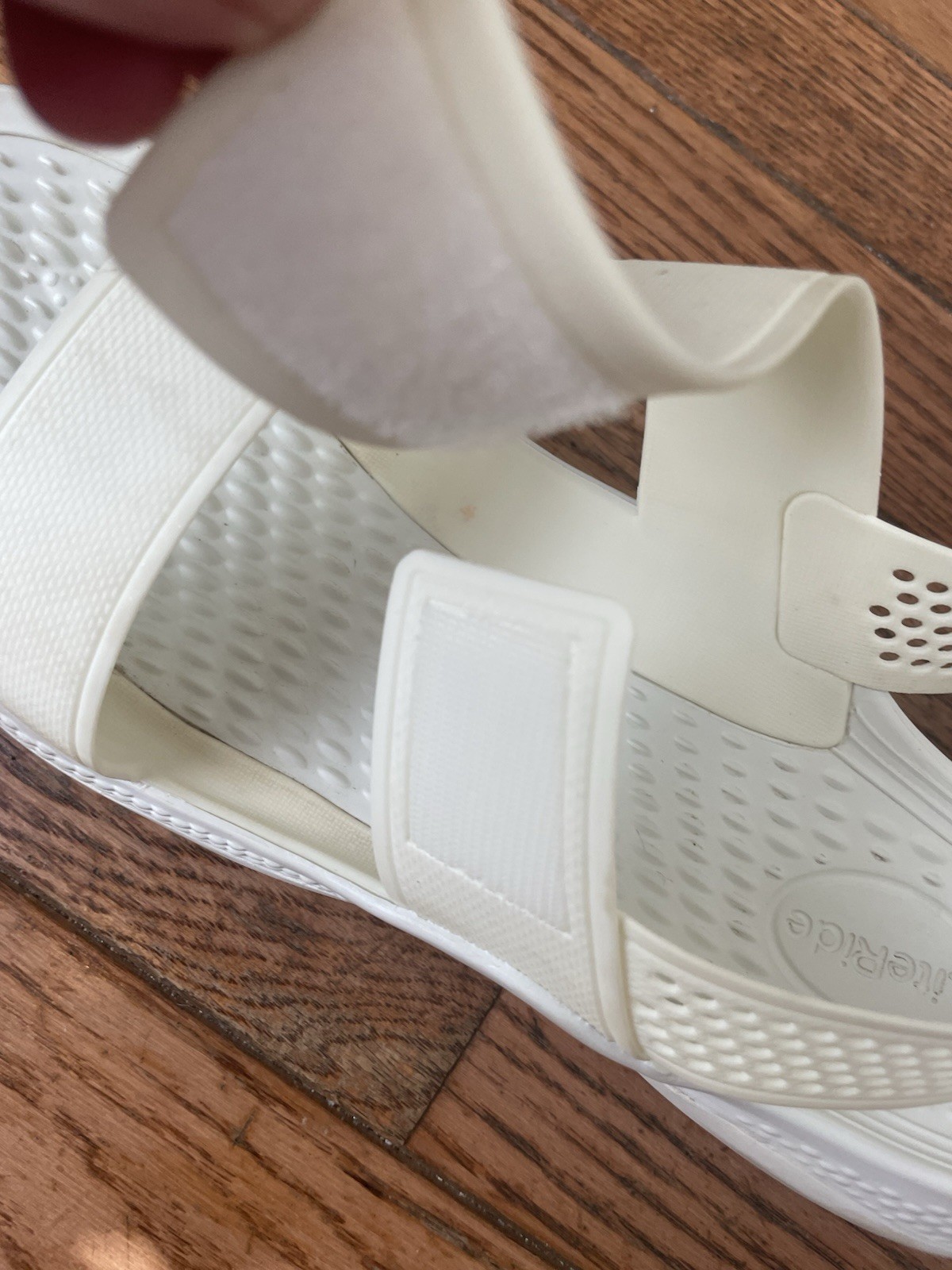 Crocs Women’s LiteRide 360 Sandals White Size 11 (fits like a 10)