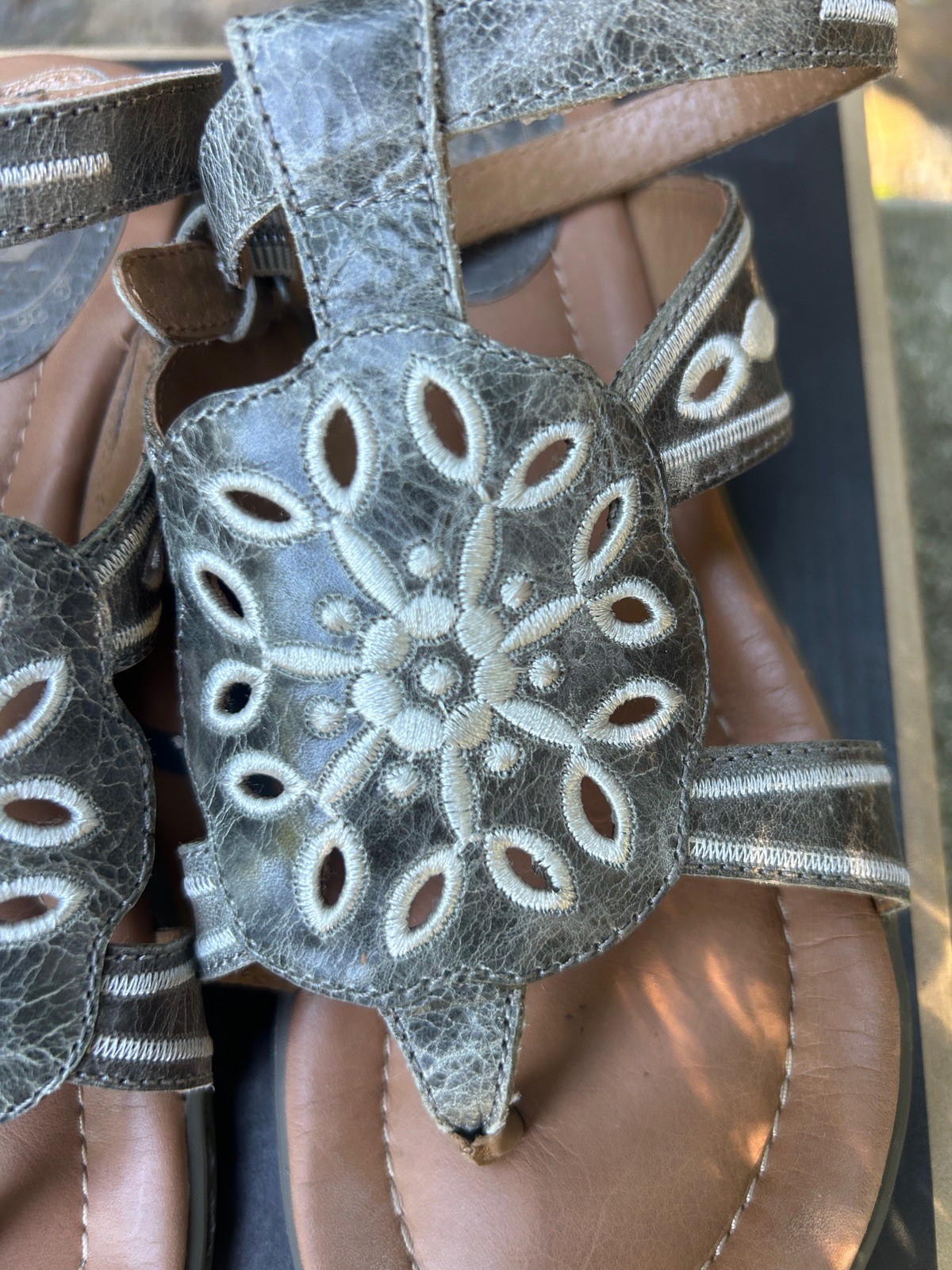 Ariat Mojave Gladiator Cut Out Flower Thong Sandals Ankle Strap in Marble Size 8