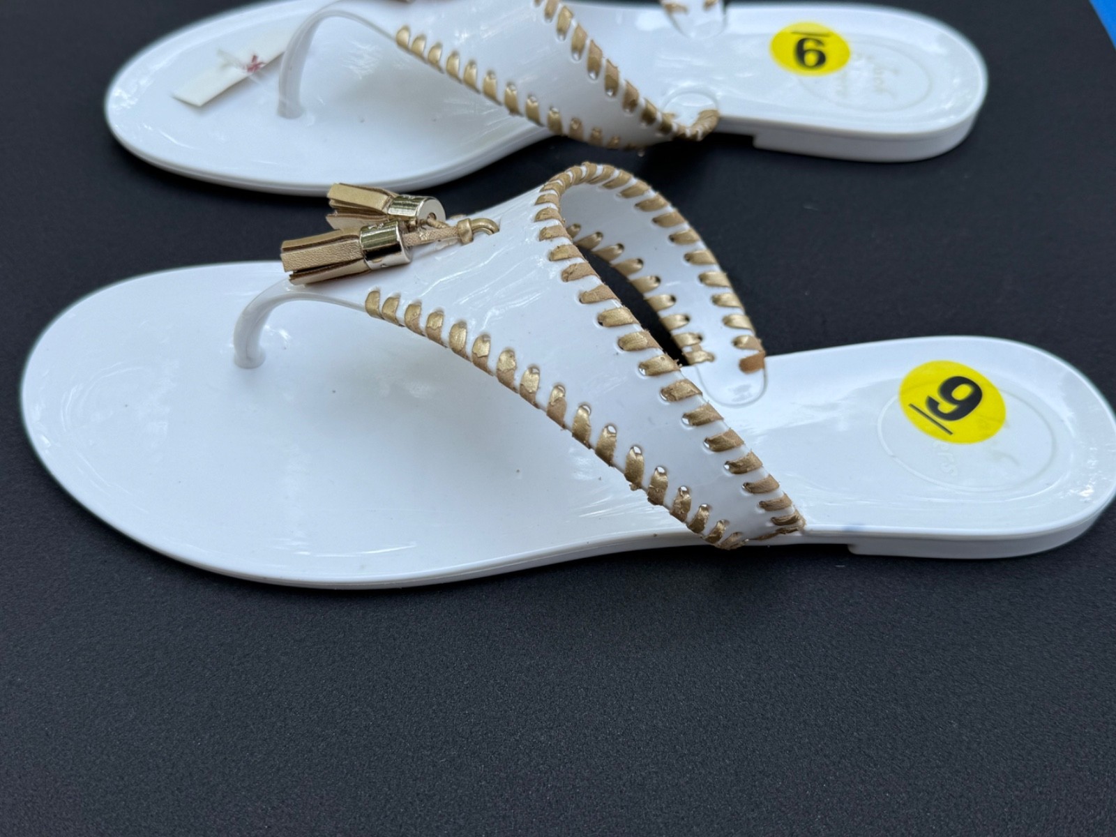 Women’s Thong Sandals 9M White with Gold Trim Tassels Jack Rogers (Alana) NWT