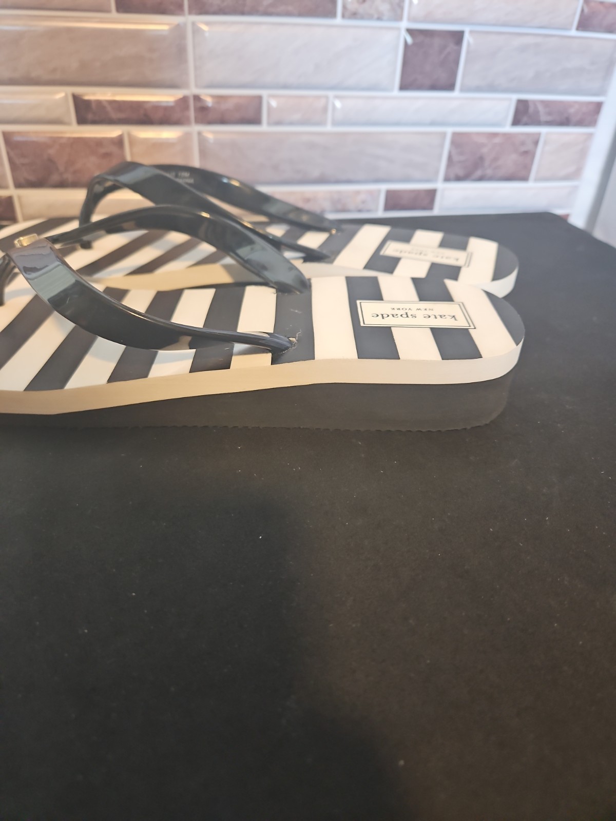 Kate Spade 10M Black White Stripe Milli Flip Flops Thongs Sandal Shoe 1.25 Wedge