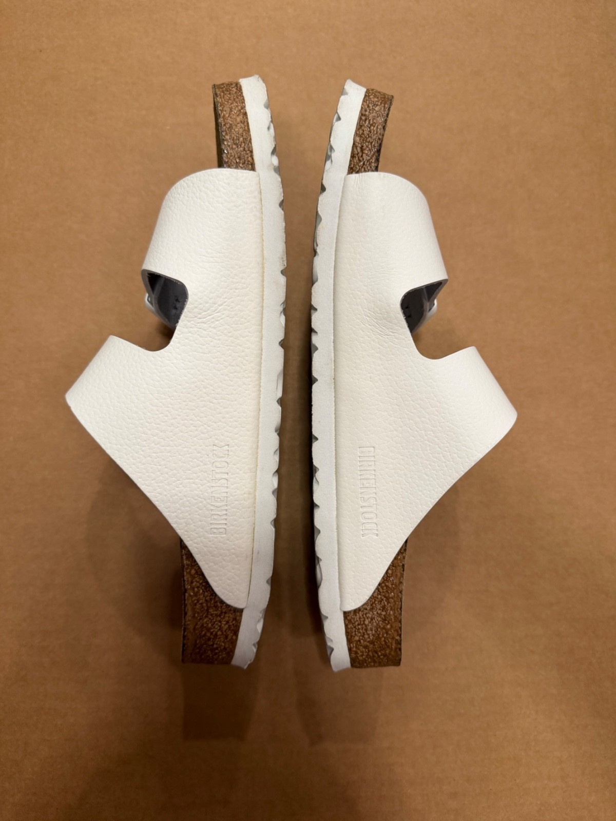 Birkenstock arizona soft footbed- white leather- size 9-9.5- excellent condition