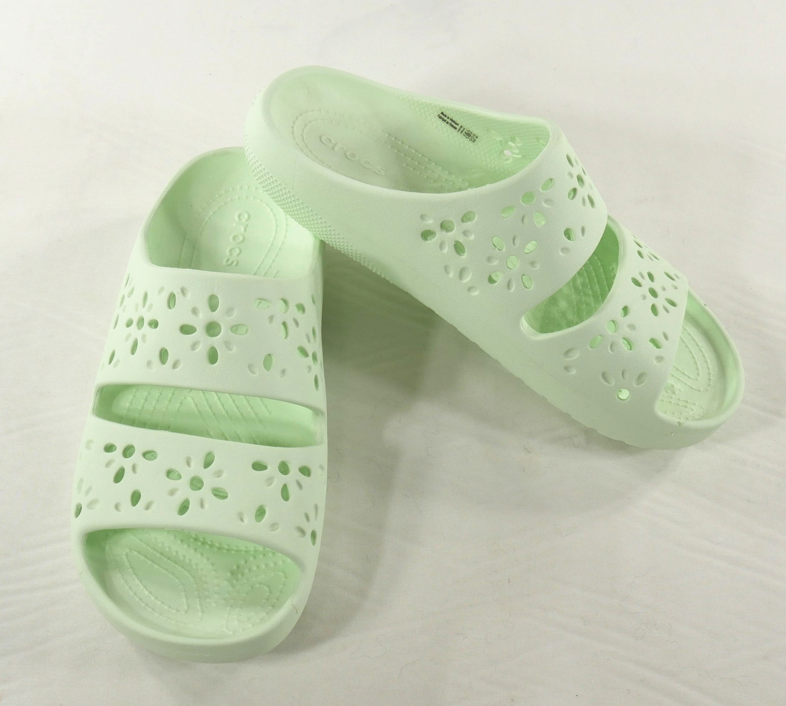 Crocs Classic Floral Cut-Out Sandals Slides Pistachio Green Women’s Size 10 New