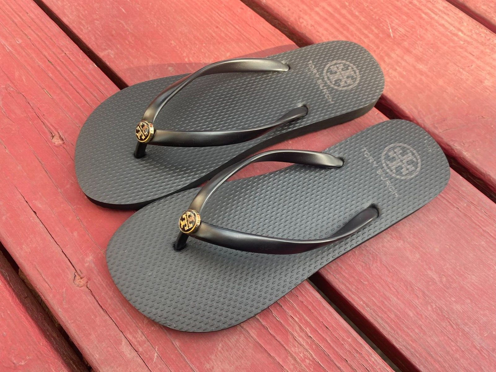 NWOB TORY BURCH MONOGRAM FLIP FLOPS (SIZE 6) rubber thong sandals Black-New