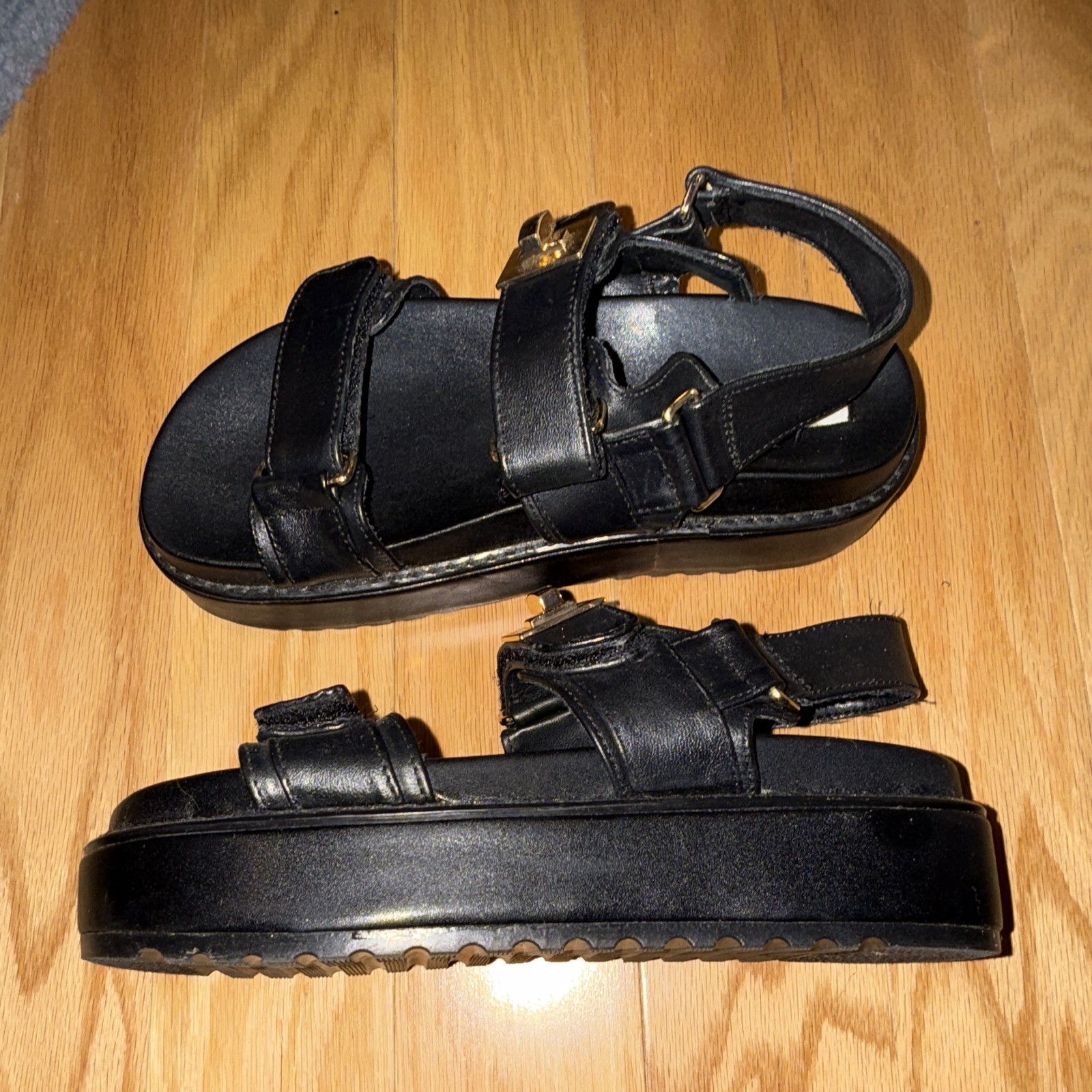 Steve Madden Women’s Black Leather Platform Sandals Buckle Adjustable Straps 5.5