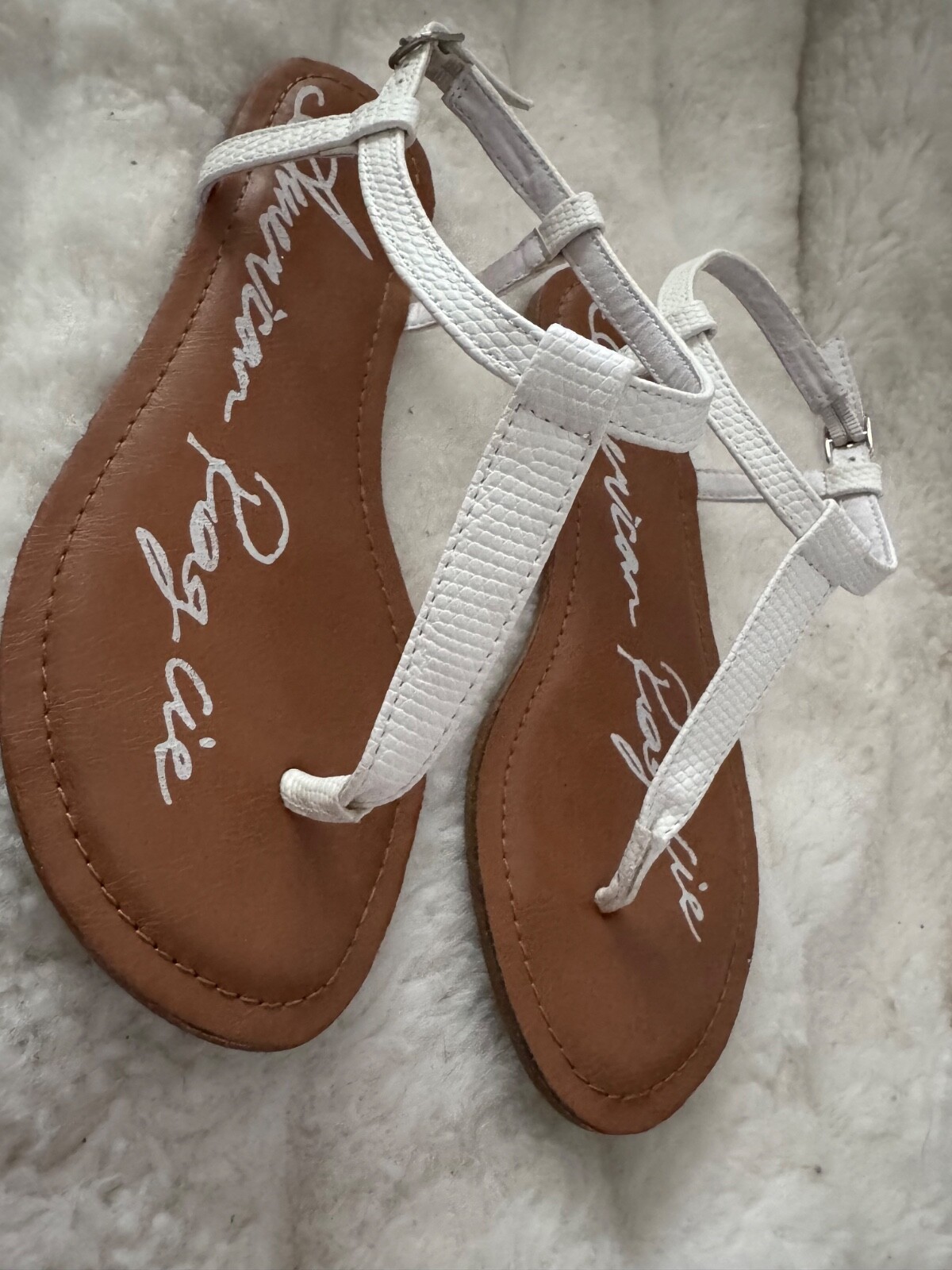 AMERICAN RAG CIE SIZE 6/6.5 sole 9″ White Leather Thong Strap Flat Slingback