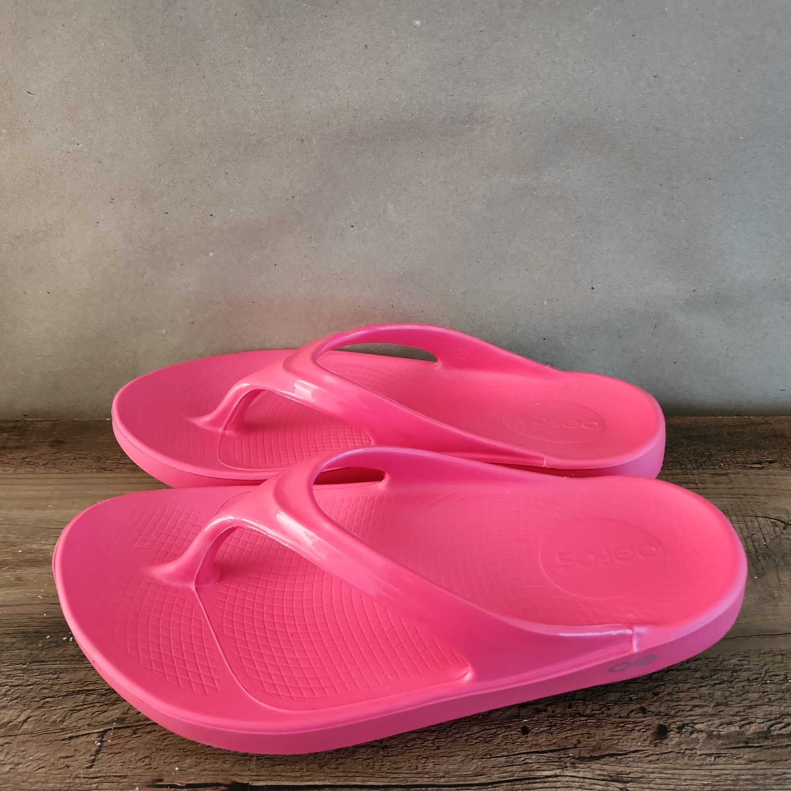 OOFOS OOriginal Thong Womens Size 8 Hot Pink Thong Flip Flop Sport Sandals