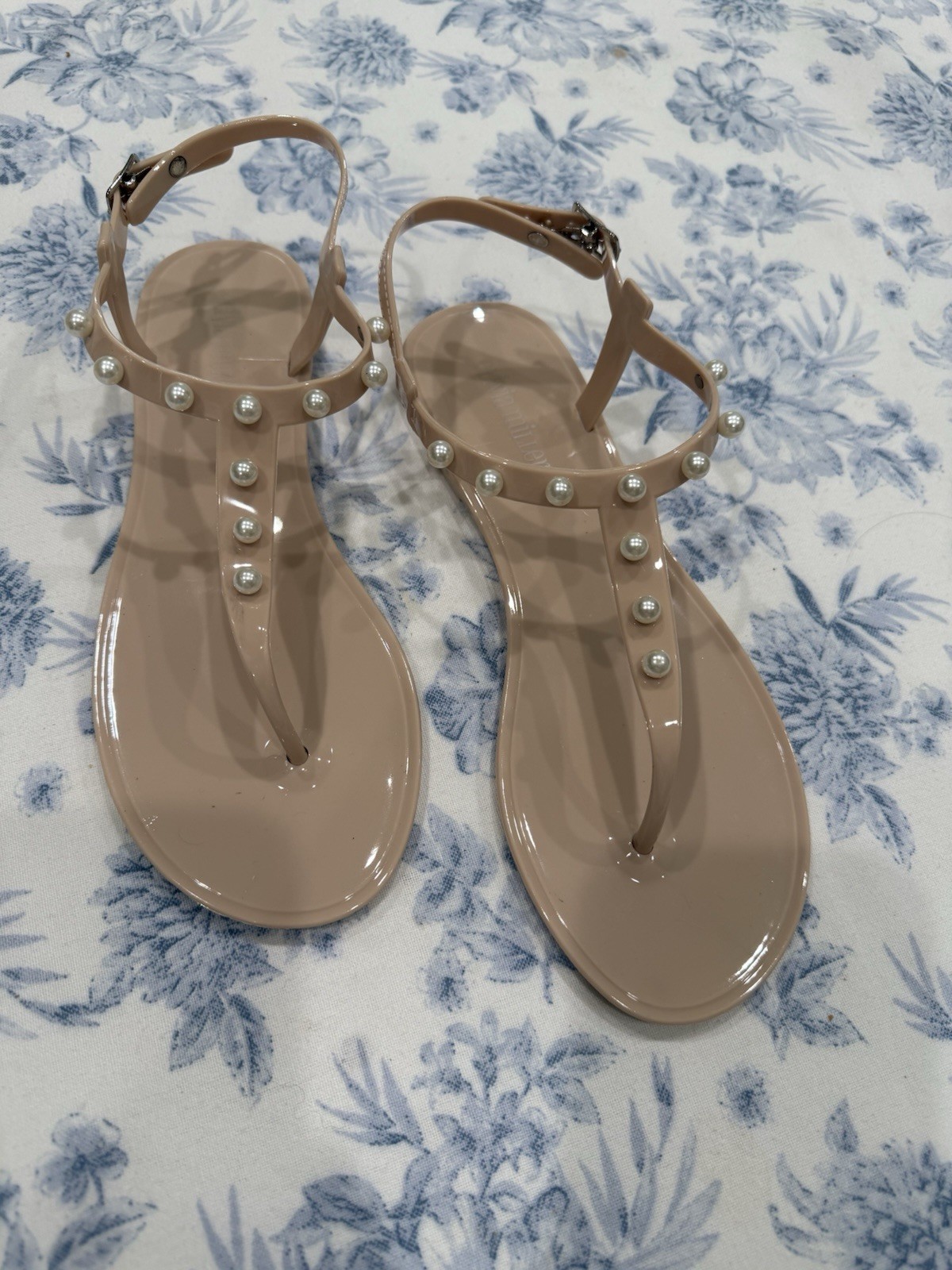 Olivia Miller Women’s Size 8 Flip Flop Sandals with Thong Straps and Pearl Beads