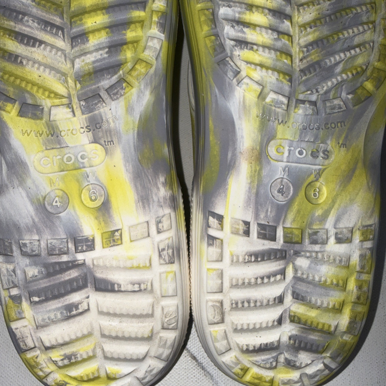 Crocs Classic Marbled Clog Yellow Grey Slip On Flip Flops Men’s 4 Women’s 6