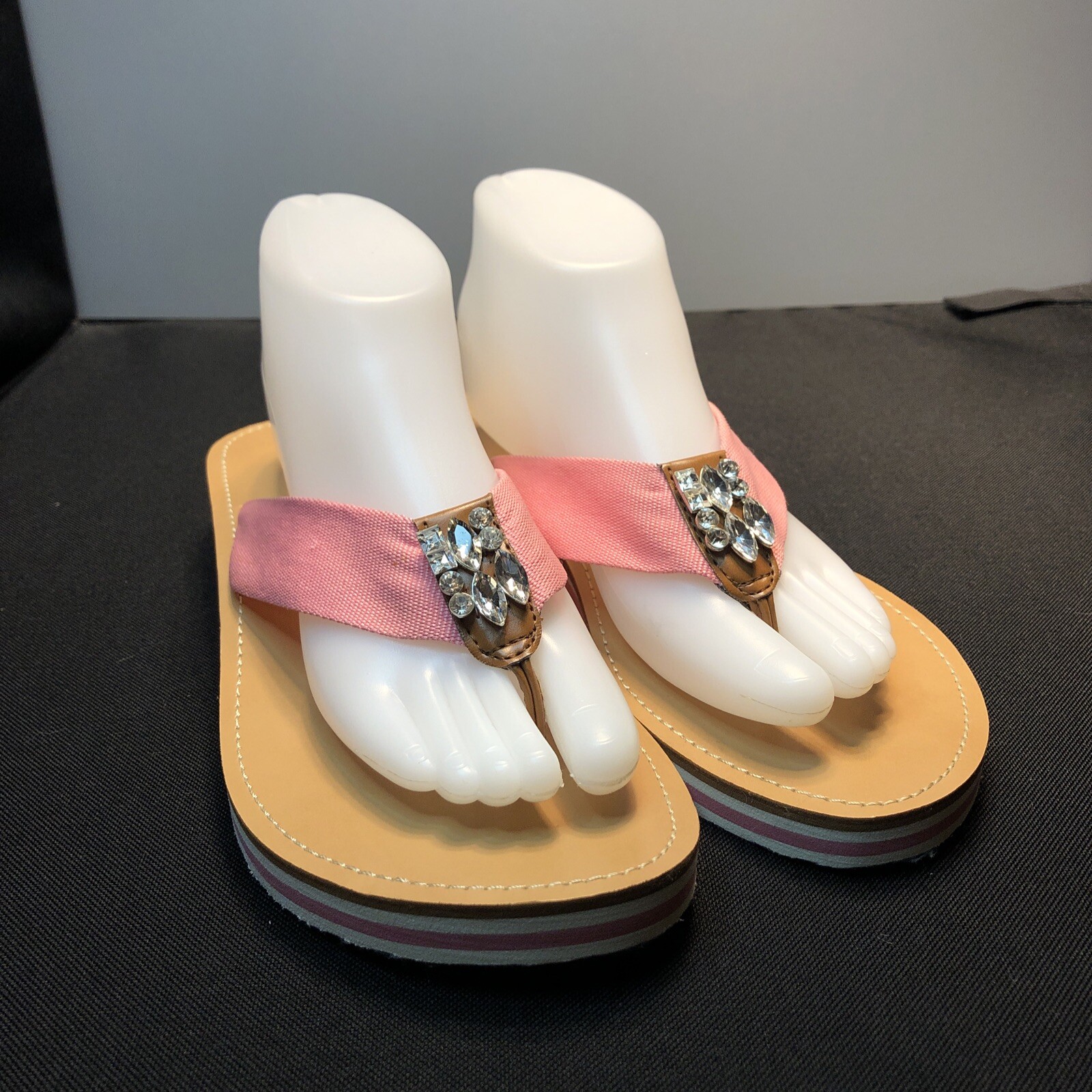 LN 10M TOMMY HILFIGER ROXANNE 1.25″ PINK SLIP ON THONG SANDALS SLIDES FLIP FLOPS