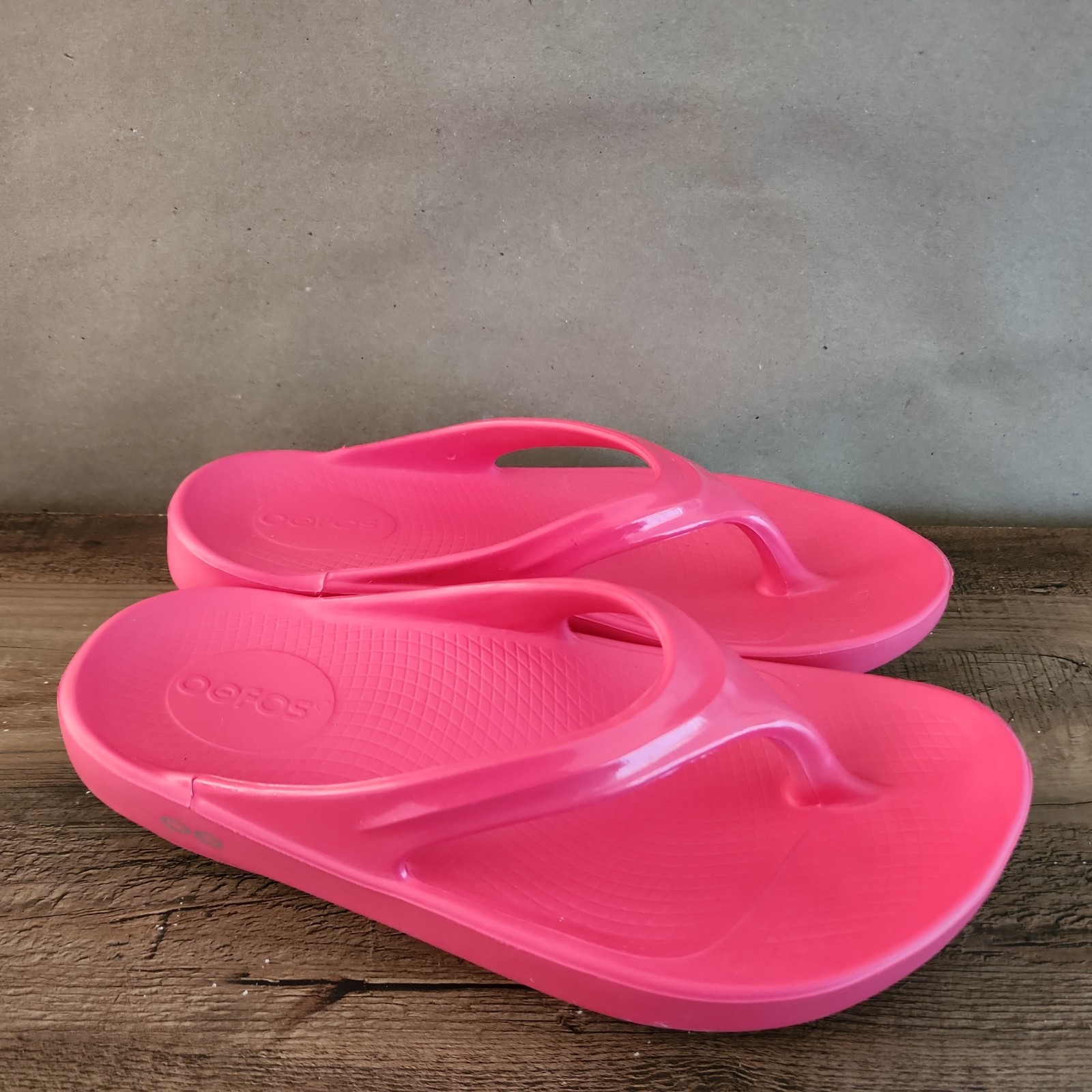 OOFOS OOriginal Thong Womens Size 8 Hot Pink Thong Flip Flop Sport Sandals
