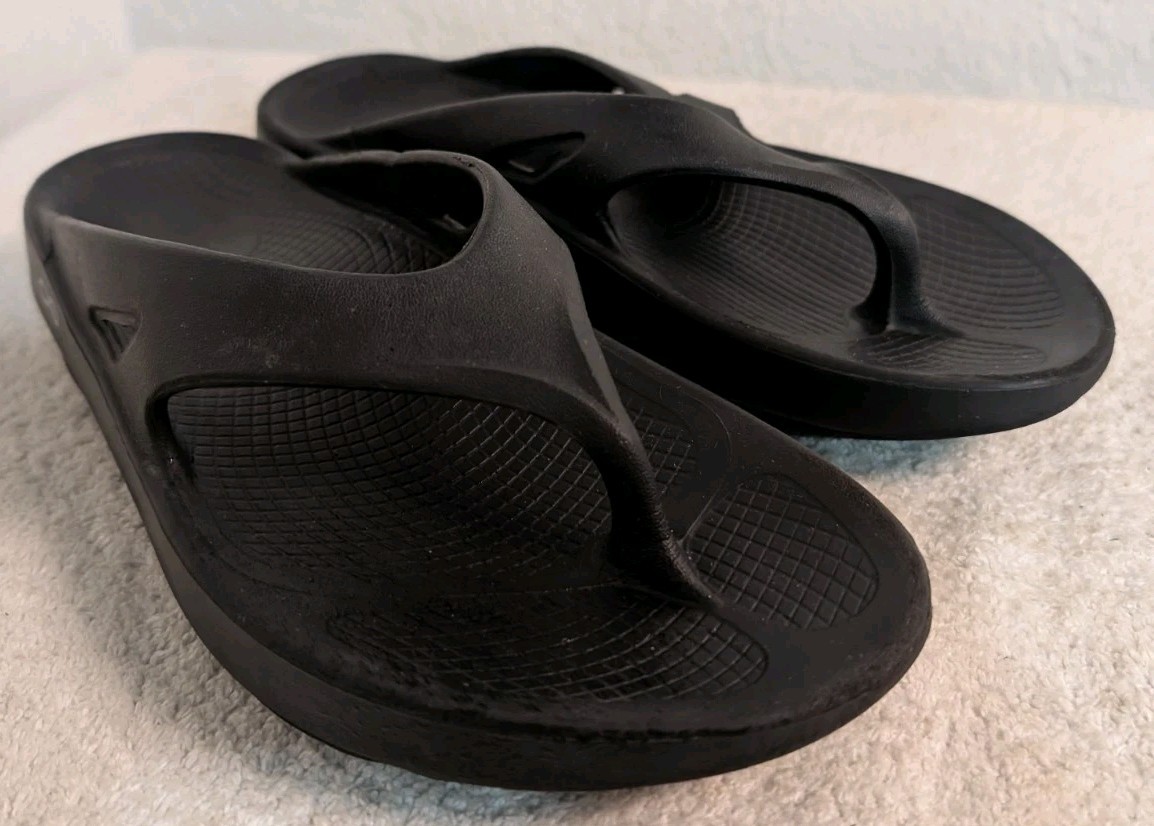 OOfos Original Sandals Womens Size 8 Mens 6 Recovery Slides Flip Flops Black