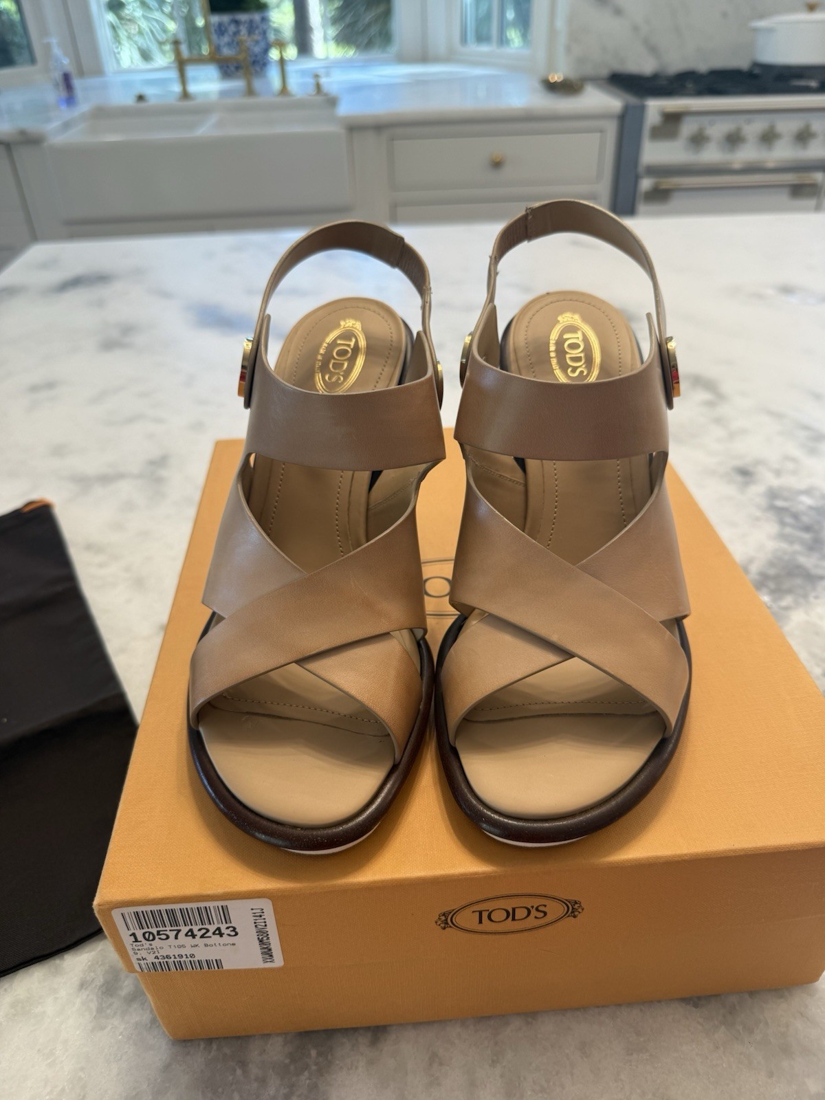Womens NEW TODS Tan Leather Ankle Strap Block Heels Sandals Size 39 NIB Gorgeous