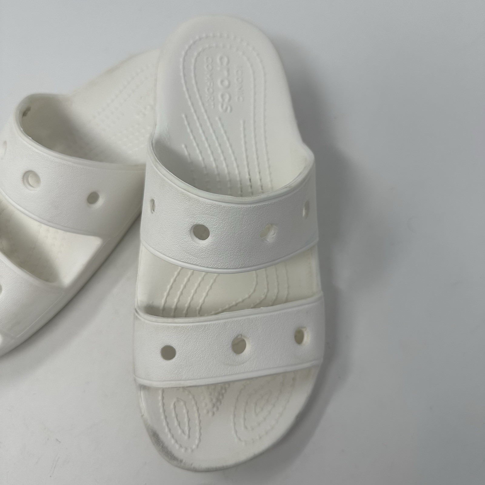 Crocs Classic Sandal Men Size 4 Women Size 6 White Slip On Two Strap Design