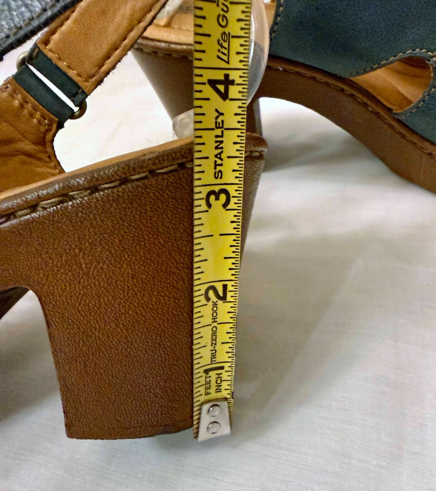 Born Blue Leather Sandals Size 9M 3.25″ Heels Comfort Shoes – hook and eye close