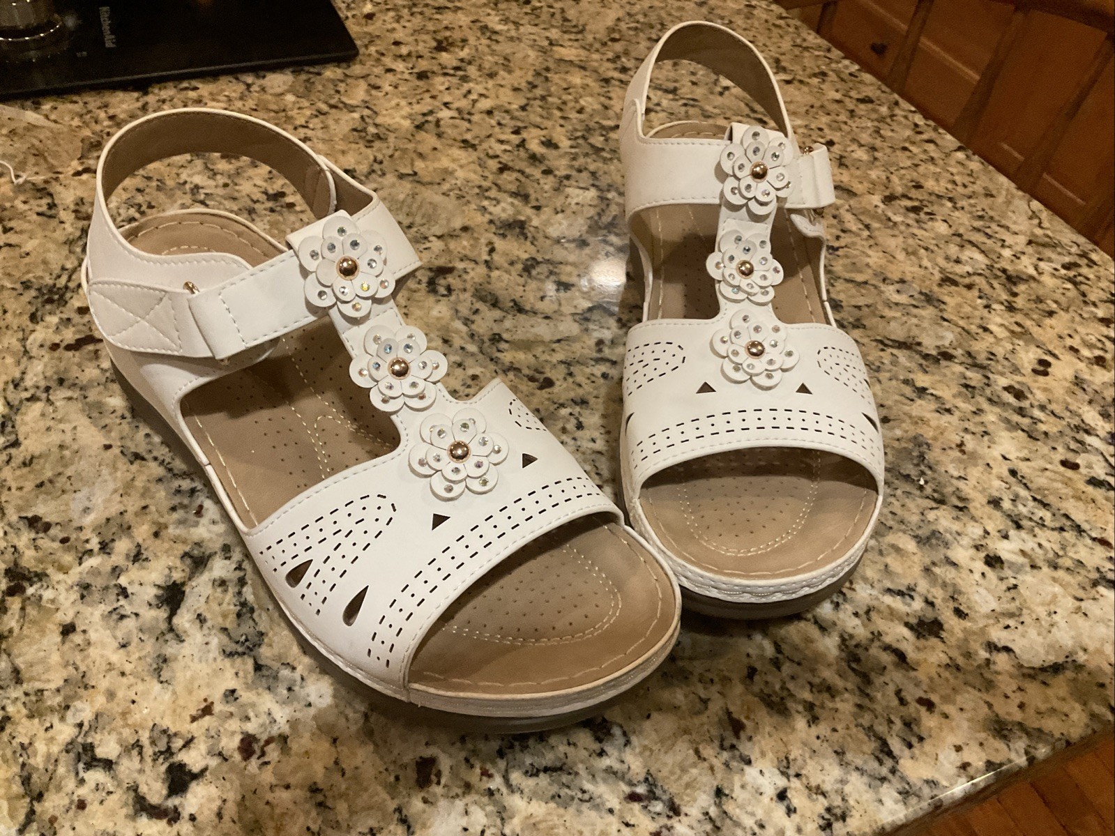 Shibever Women’s Size 8 Open-Toe White Sandals with Wedge and Ankle Strap