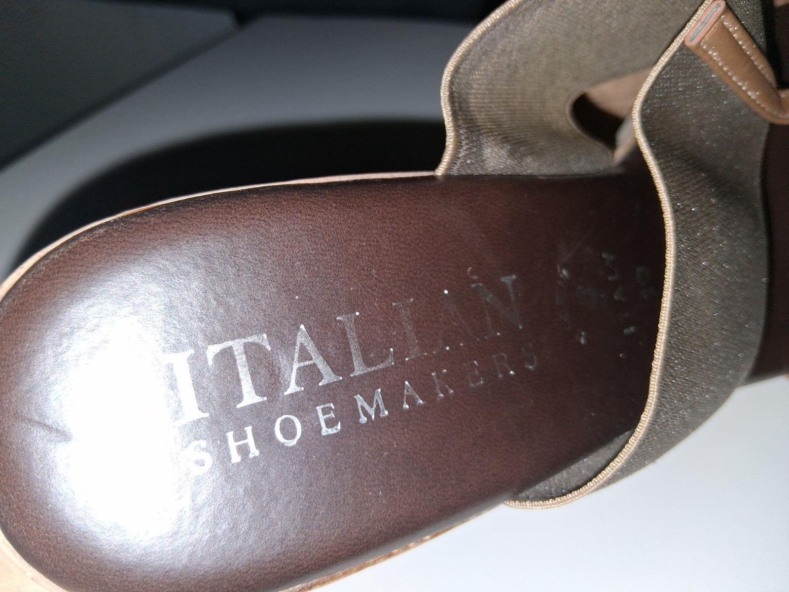 Italian Shoemakers Women’s Black Embrace Sandal Wedge Comfort Strap Size 9.5