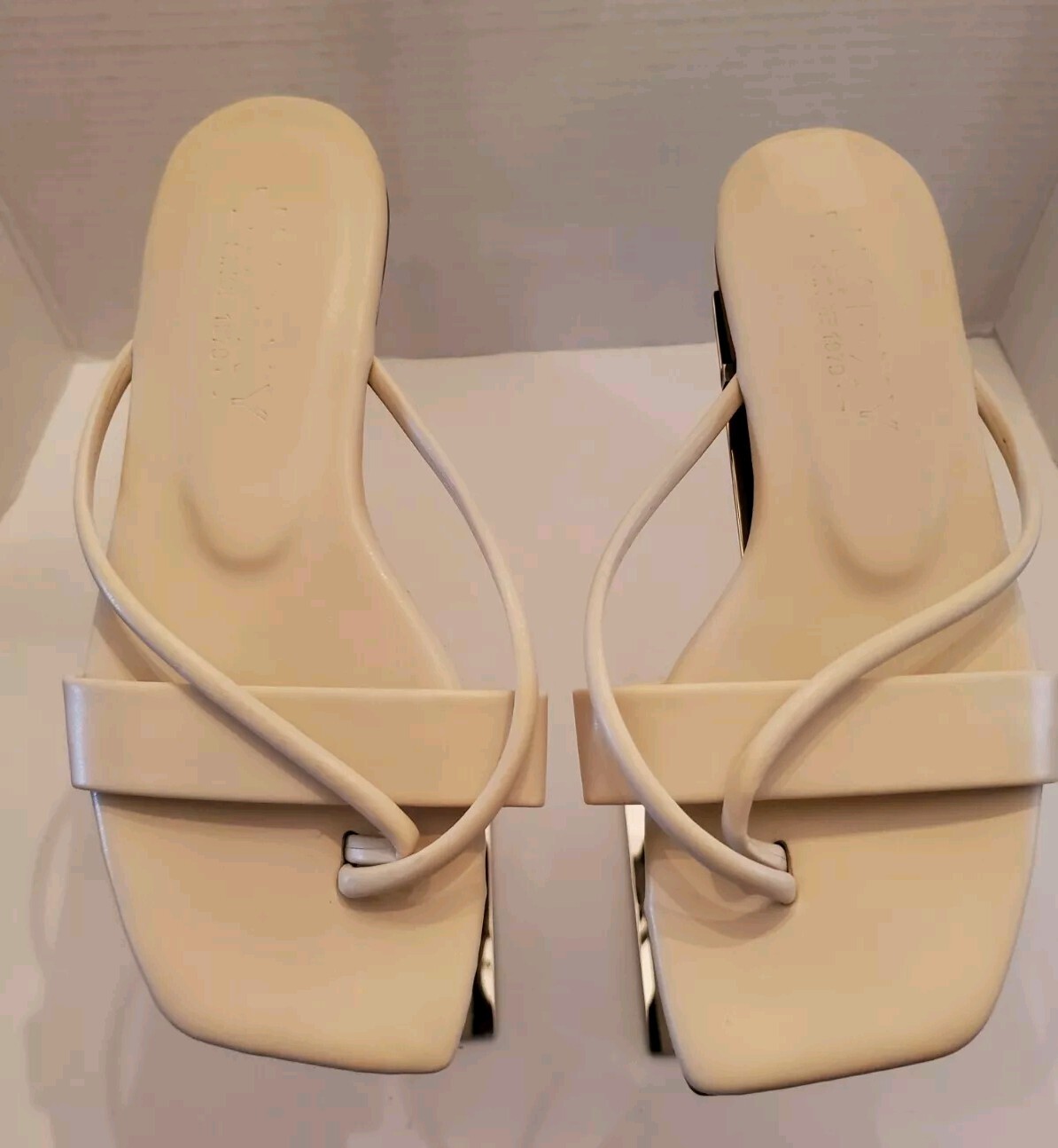 JMGXY Cream Color Thong Flat Sandals Sz.36 (5.5 US) Casual Dress Vacation