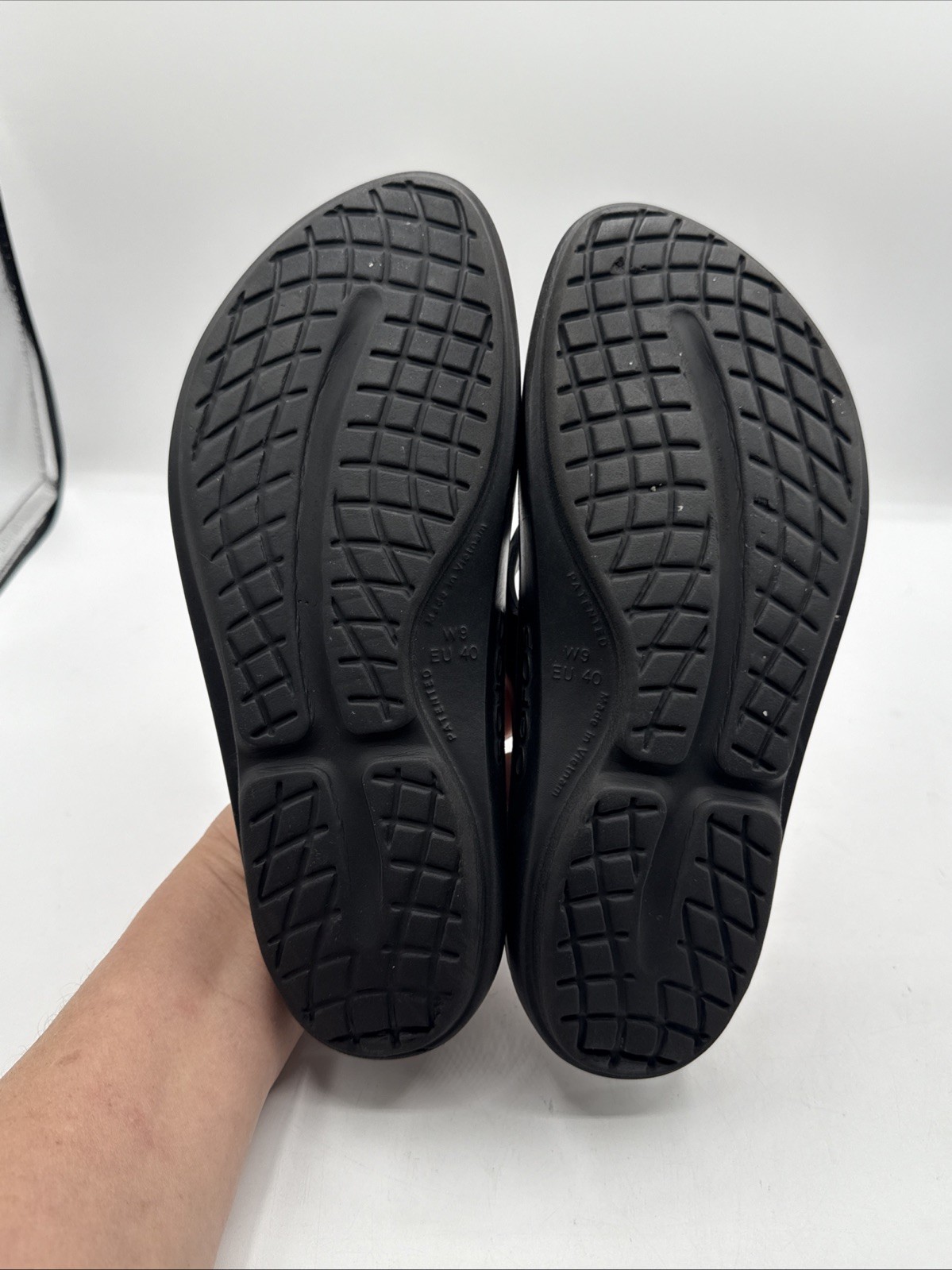 Oofos Ooriginal Flip Flop Thong Recovery Sandal size 8 women’s black