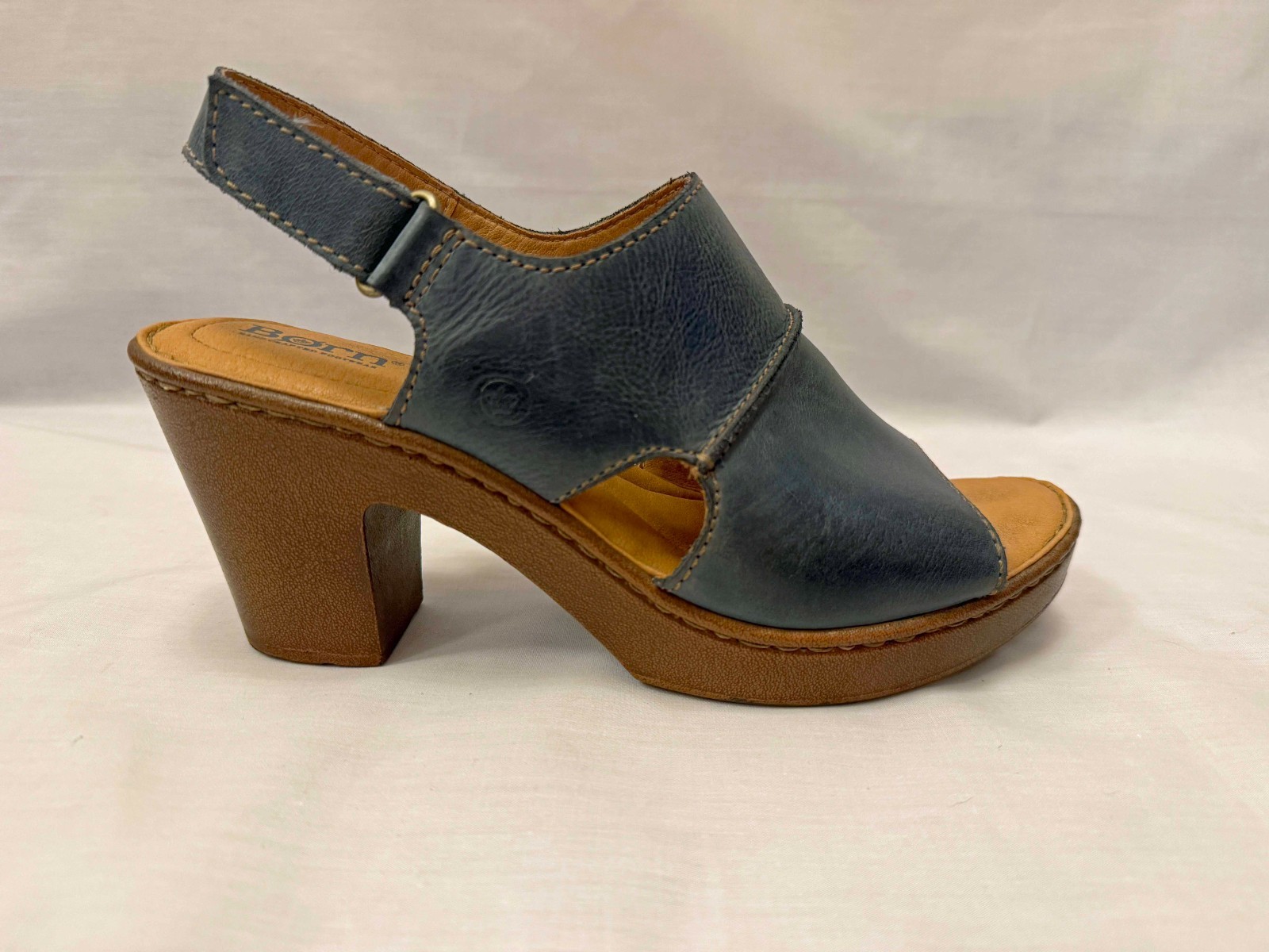 Born Blue Leather Sandals Size 9M 3.25″ Heels Comfort Shoes – hook and eye close