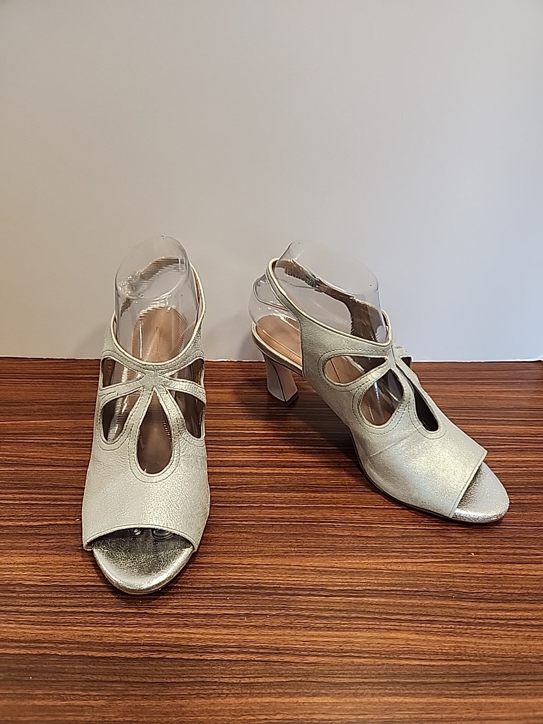 Woman’s Bernardo Nili Sz 7.5 Silver Vero Cuoio Leather Strappy Slingback Sandals