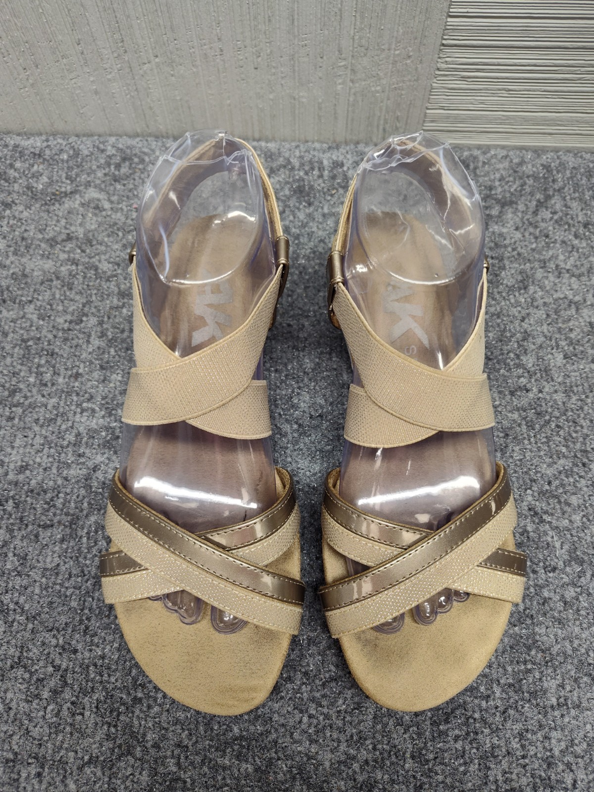 AK Sport Women Sandal Shoe 7M Beige Gold Strappy Wedge Comfort Summer Casual
