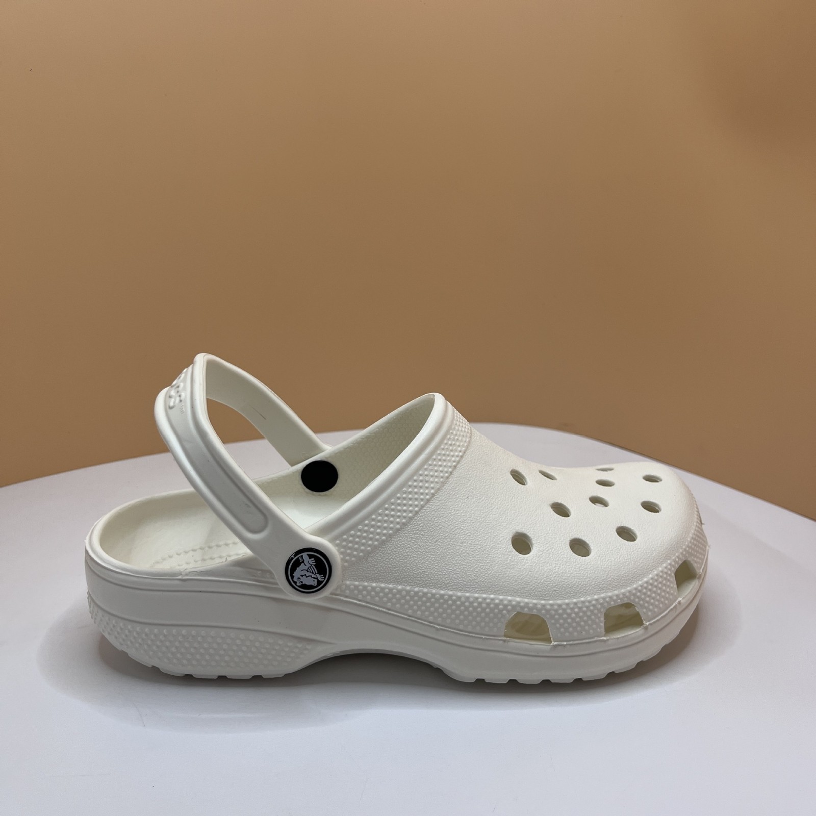Crocs White Unisex Adult Classic Slip On Sandals Ultra Light Water-Friendly