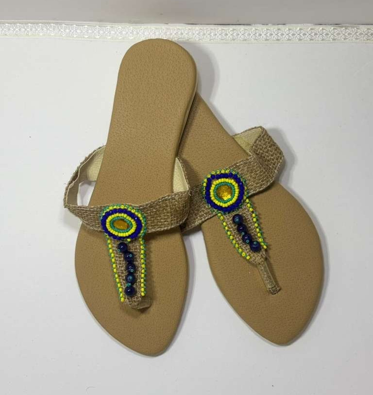 Women’s Beige Slip-On Thong Sandals Blue & Green Beaded Straps Leather 7.5