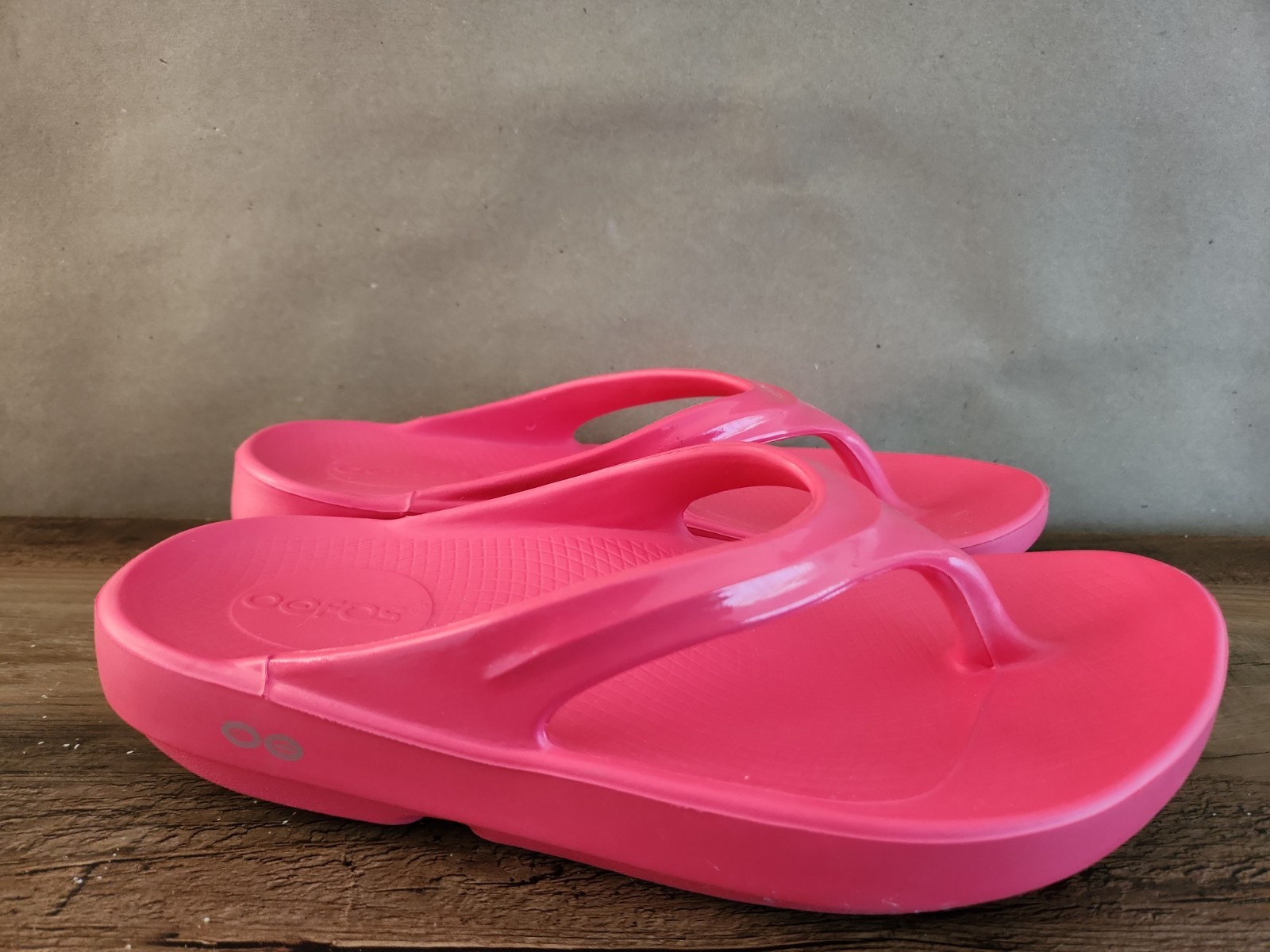 OOFOS OOriginal Thong Womens Size 8 Hot Pink Thong Flip Flop Sport Sandals