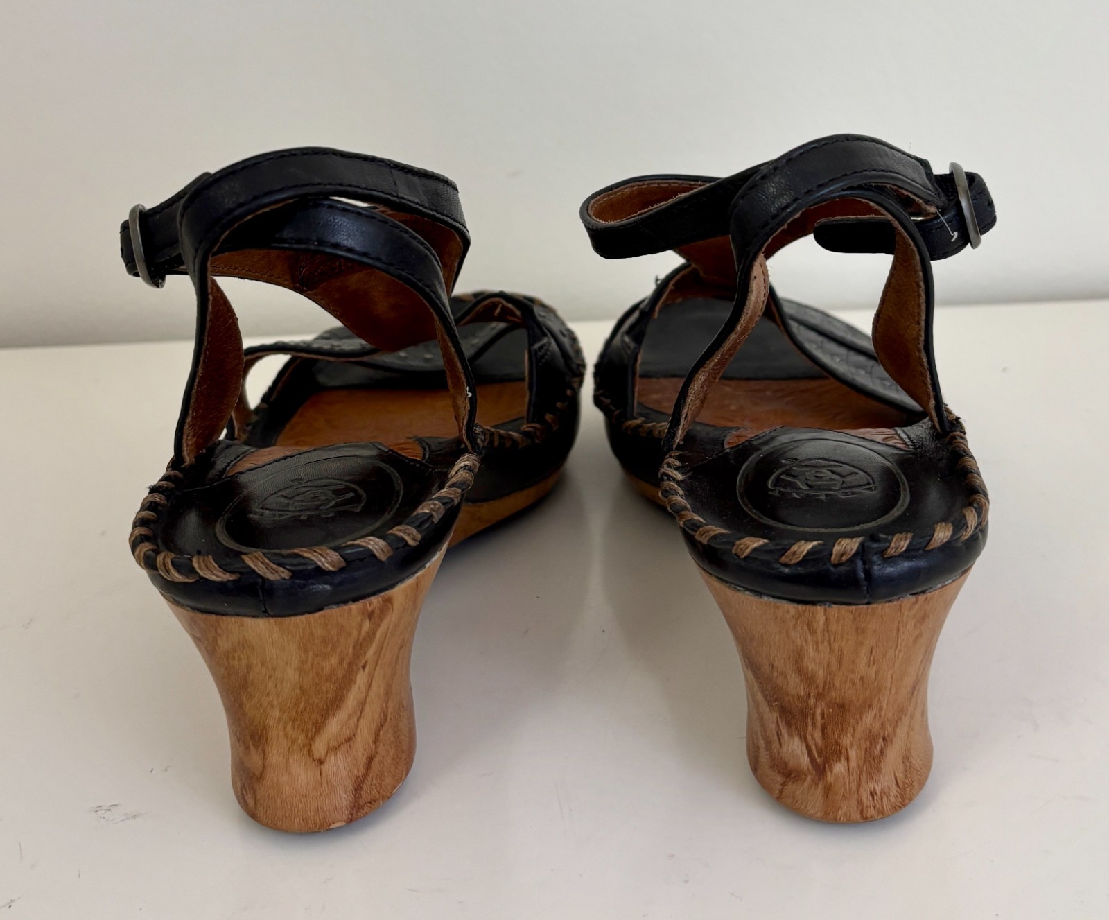 ARIAT TROPEZ Womens Sz 7.5B Black Studded Leather Buckle Strap Heel Sandals