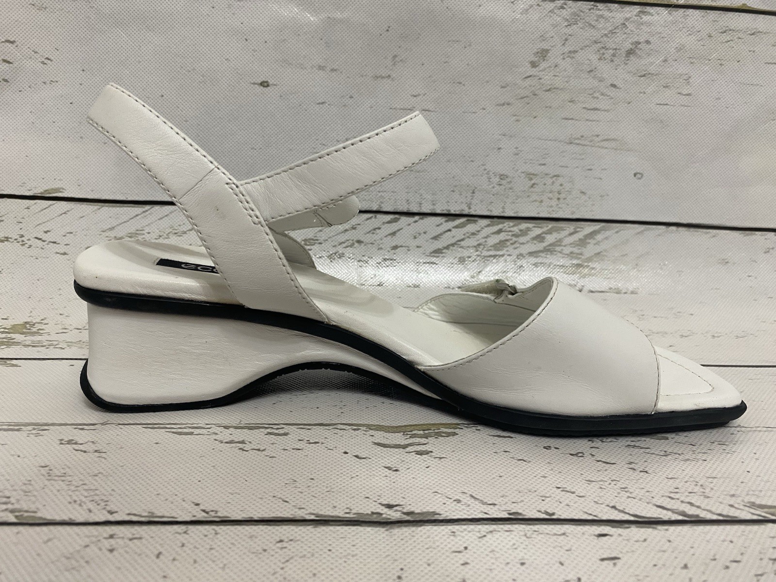 ECCO Womens US 10 – 10.5 EU 41 Wedge Sandals Adjustable Hook & Loop Strap White