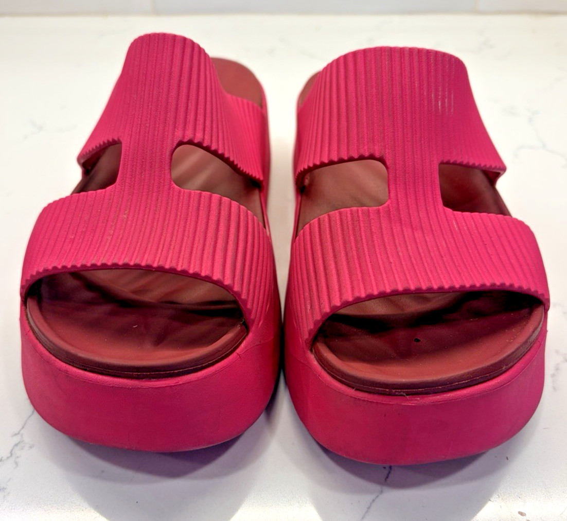 Crocs Women’s Sz 7 Getaway Groove Platform H-Strap Sandal Dragon Fruit pink